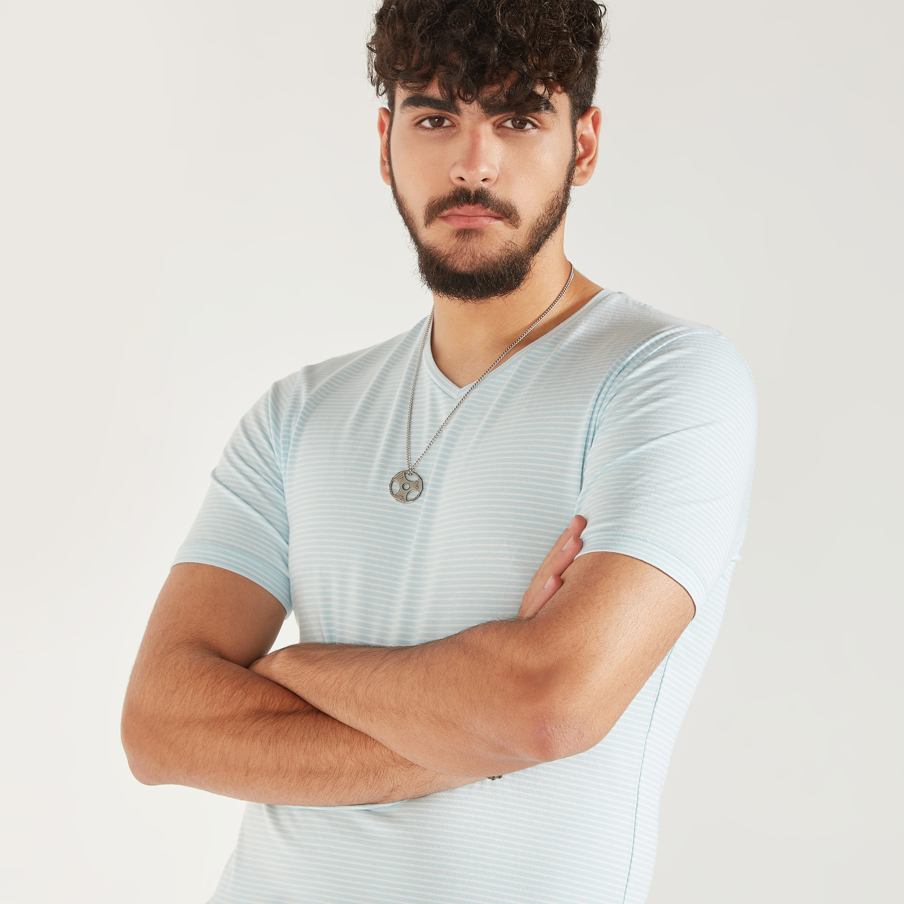 تيشيرت مخطّط بياقة V وأكمام قصيرة-men-clothing-tshirtsandpolos-tshirts-image-12