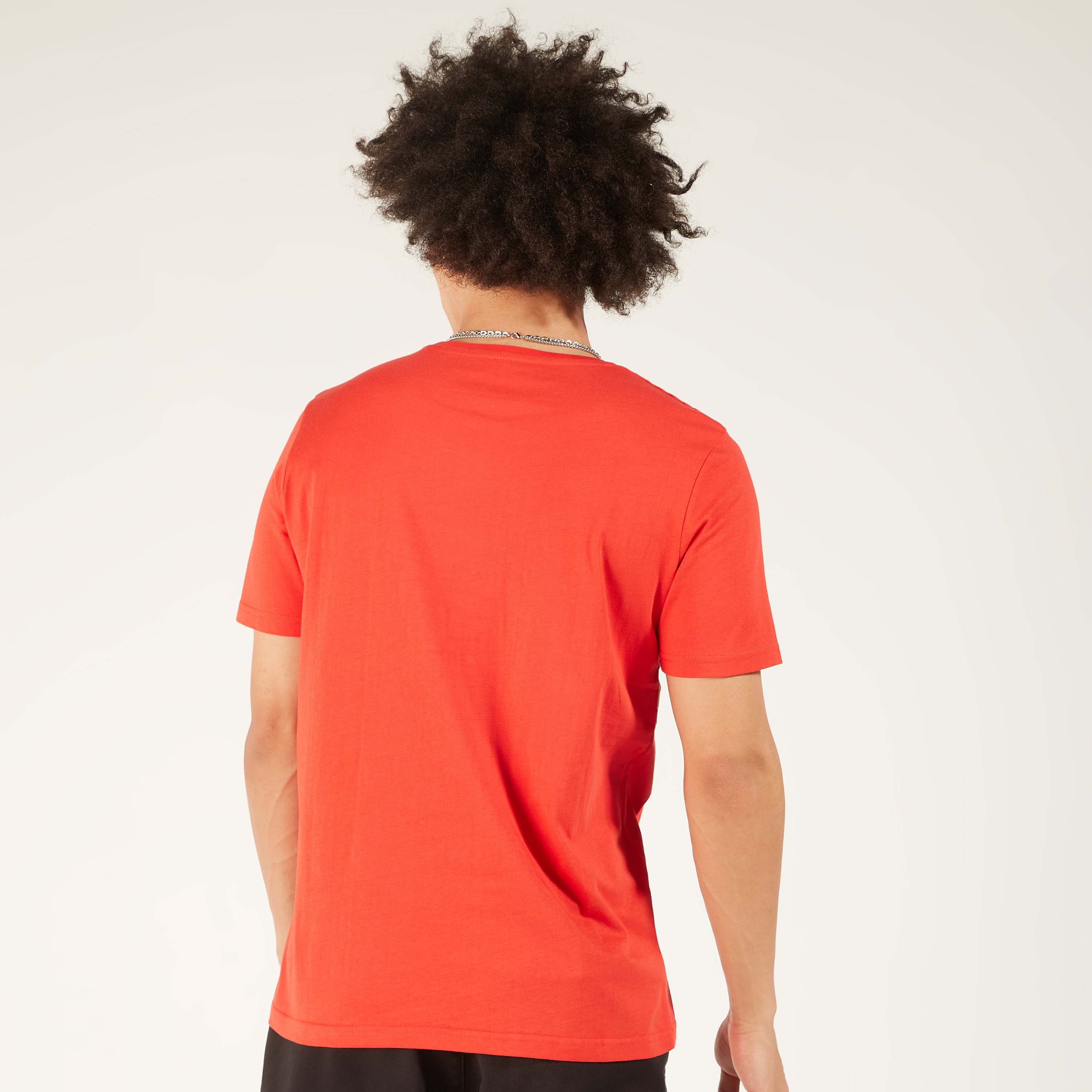 تيشيرت بياقة ضيقة وأكمام قصيرة وطبعات-men-clothing-tshirtsandpolos-tshirts-image-4