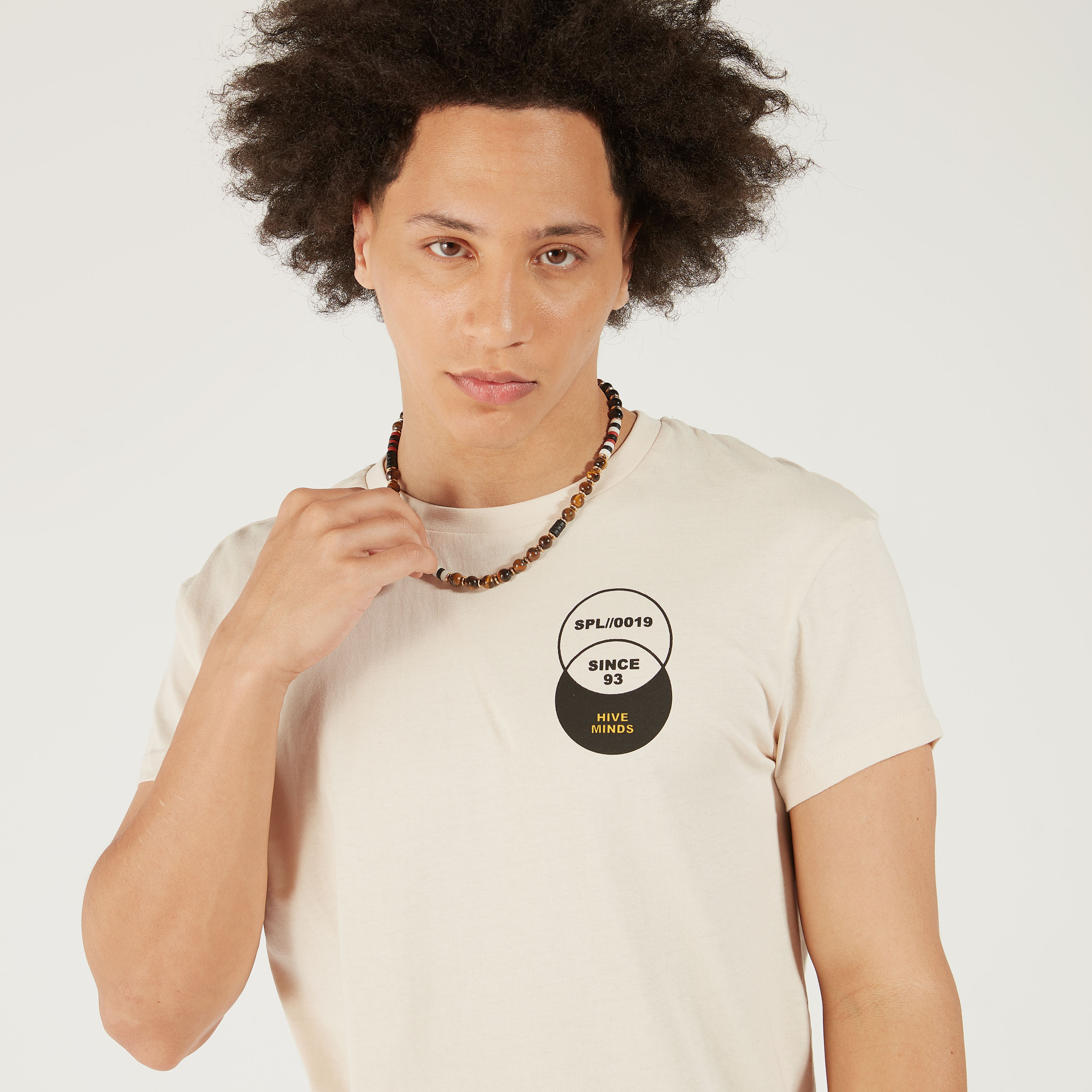 تيشيرت بياقة ضيقة وأكمام قصيرة وطبعات-men-clothing-tshirtsandpolos-tshirts-image-3