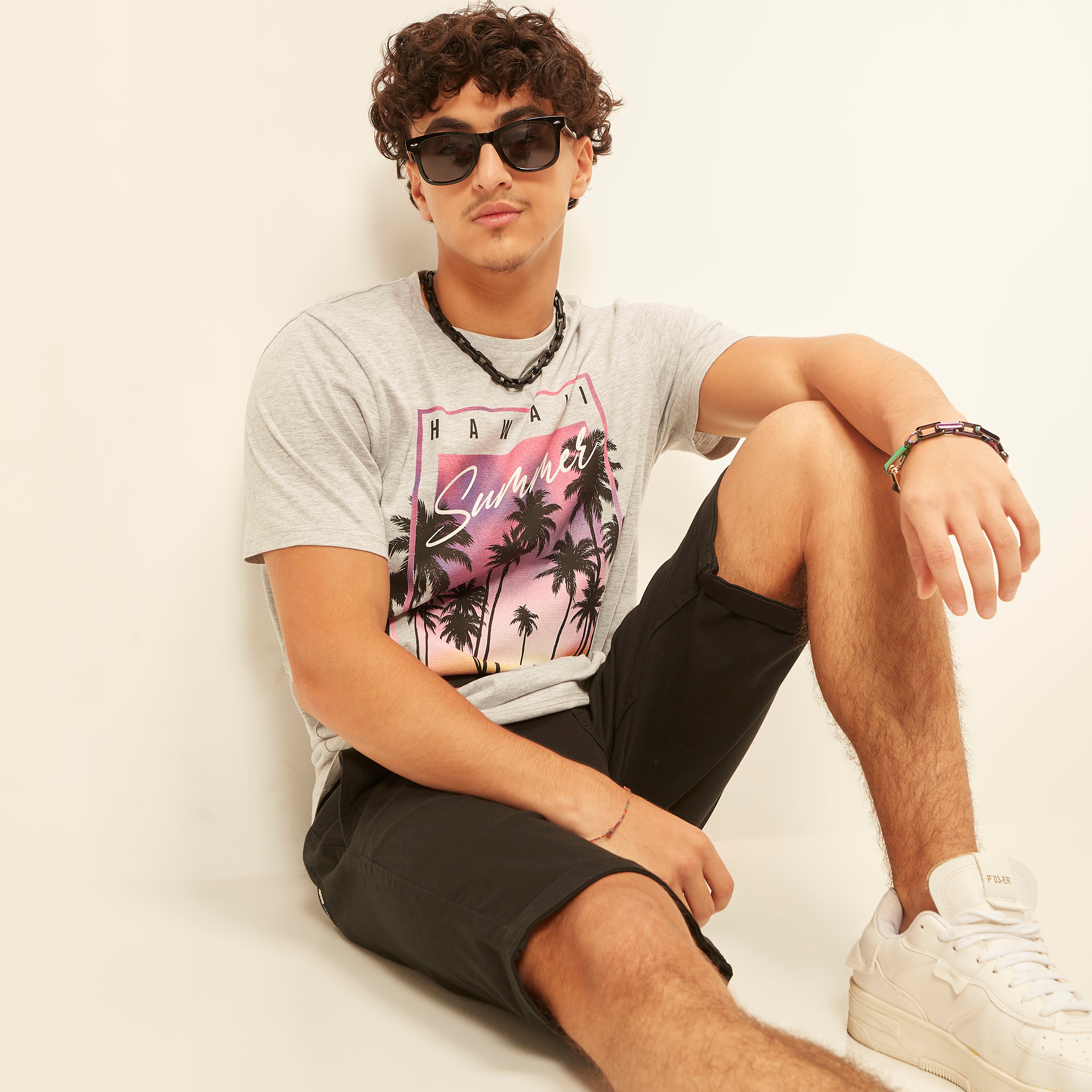 تيشيرت بياقة ضيقة وأكمام قصيرة وطبعات-men-clothing-tshirtsandpolos-tshirts-image-1