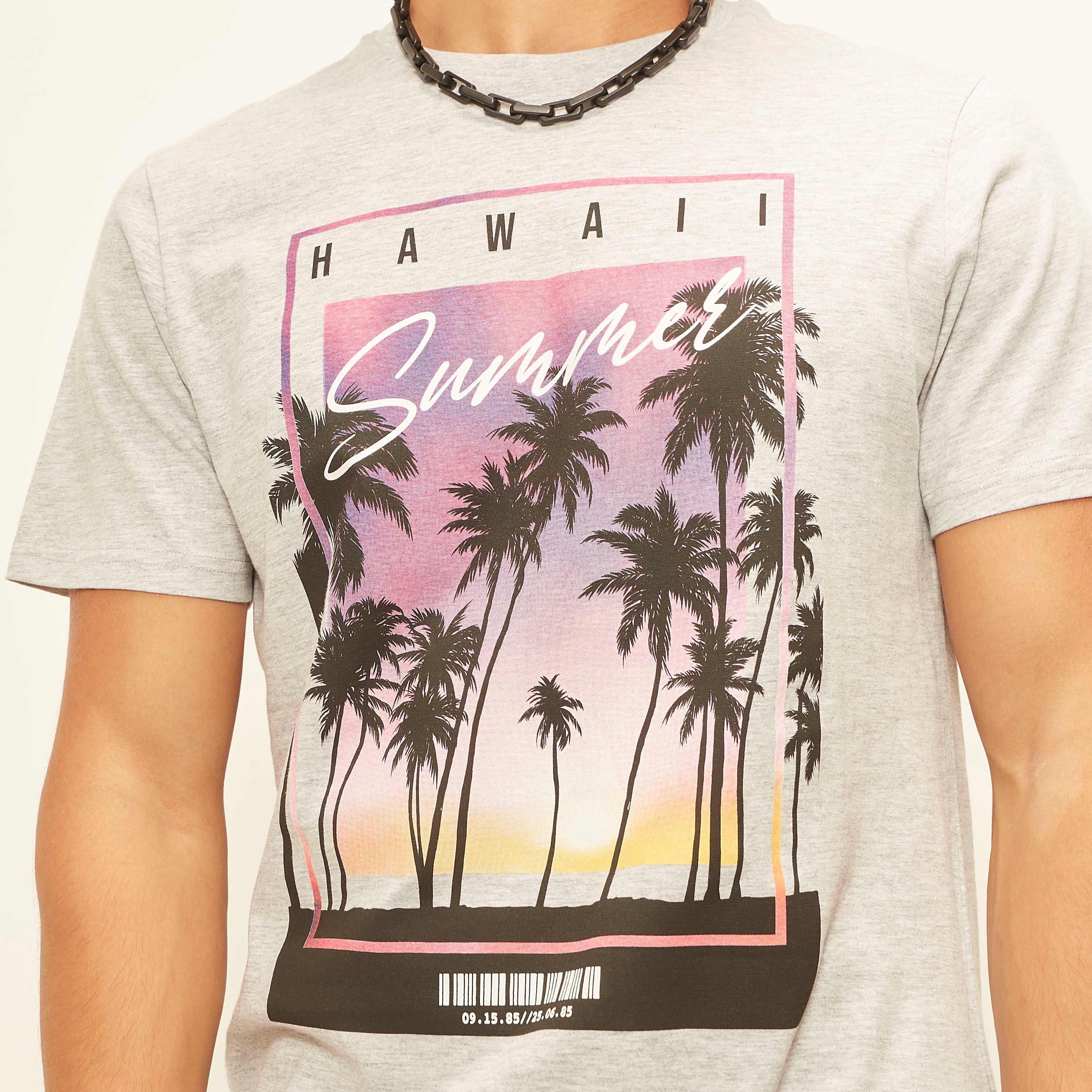 تيشيرت بياقة ضيقة وأكمام قصيرة وطبعات-men-clothing-tshirtsandpolos-tshirts-image-3