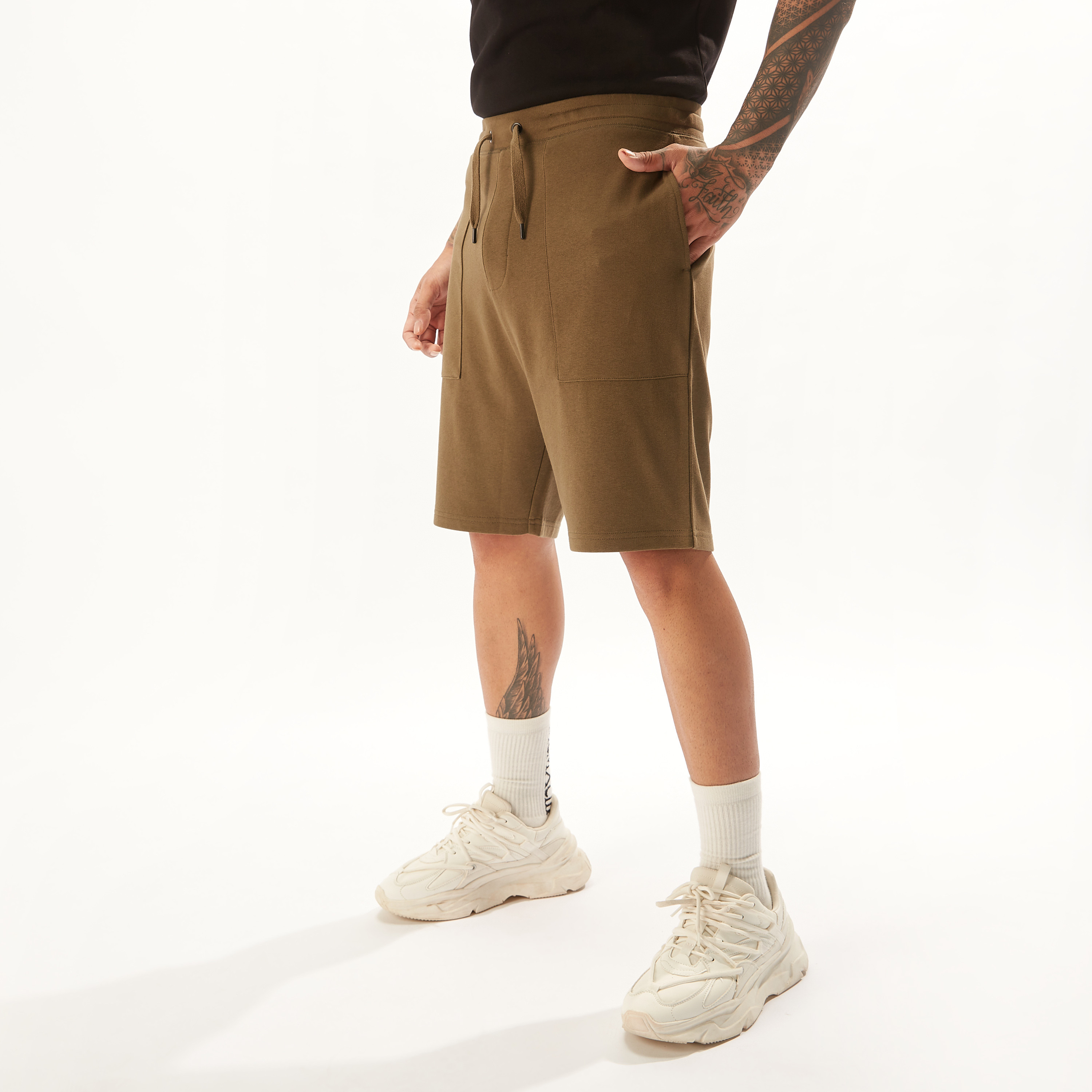 شورت سادة بخصر متوسط الارتفاع ورباط وجيوب-men-clothing-bottoms-shorts-image-5