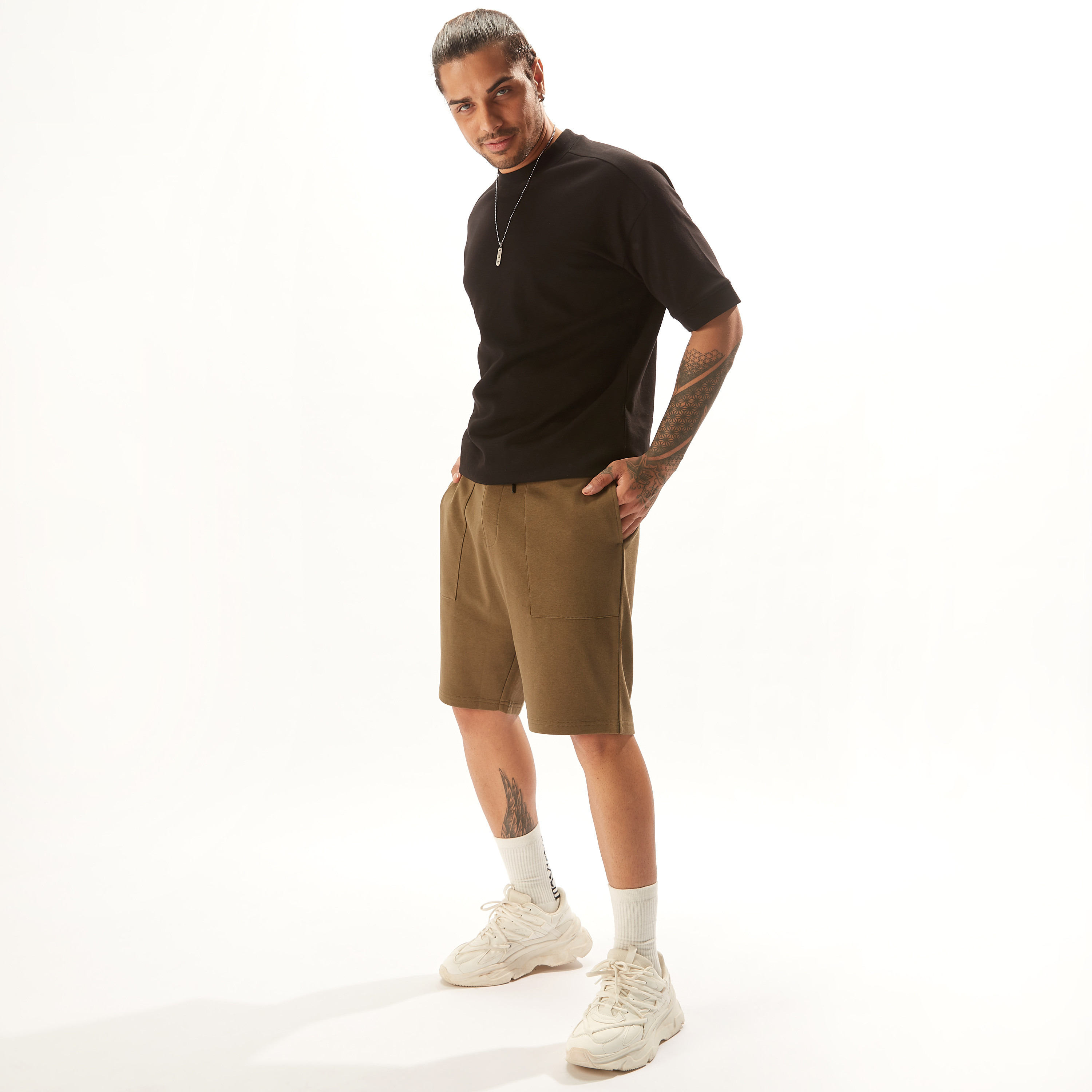 شورت سادة بخصر متوسط الارتفاع ورباط وجيوب-men-clothing-bottoms-shorts-image-6
