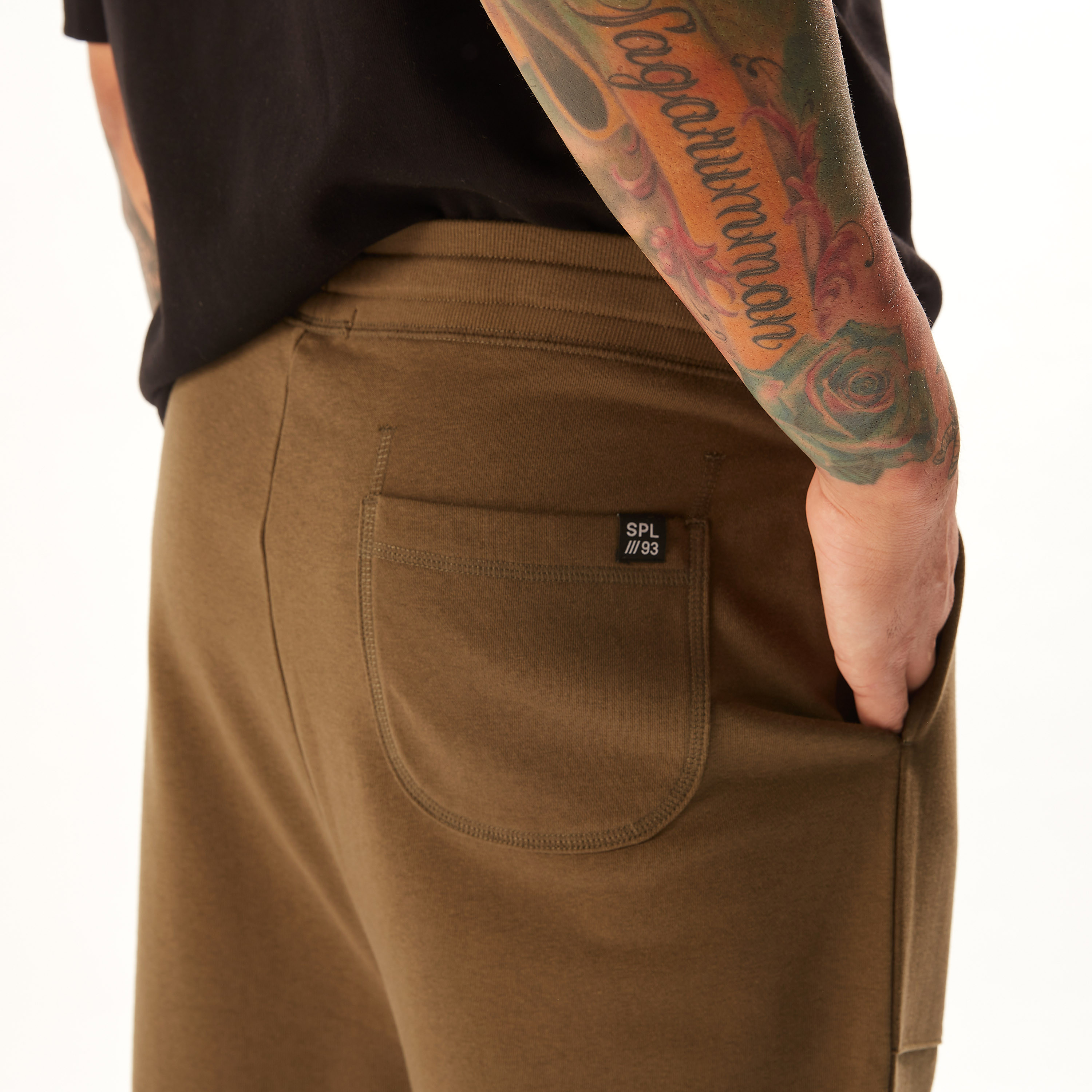 شورت سادة بخصر متوسط الارتفاع ورباط وجيوب-men-clothing-bottoms-shorts-image-7