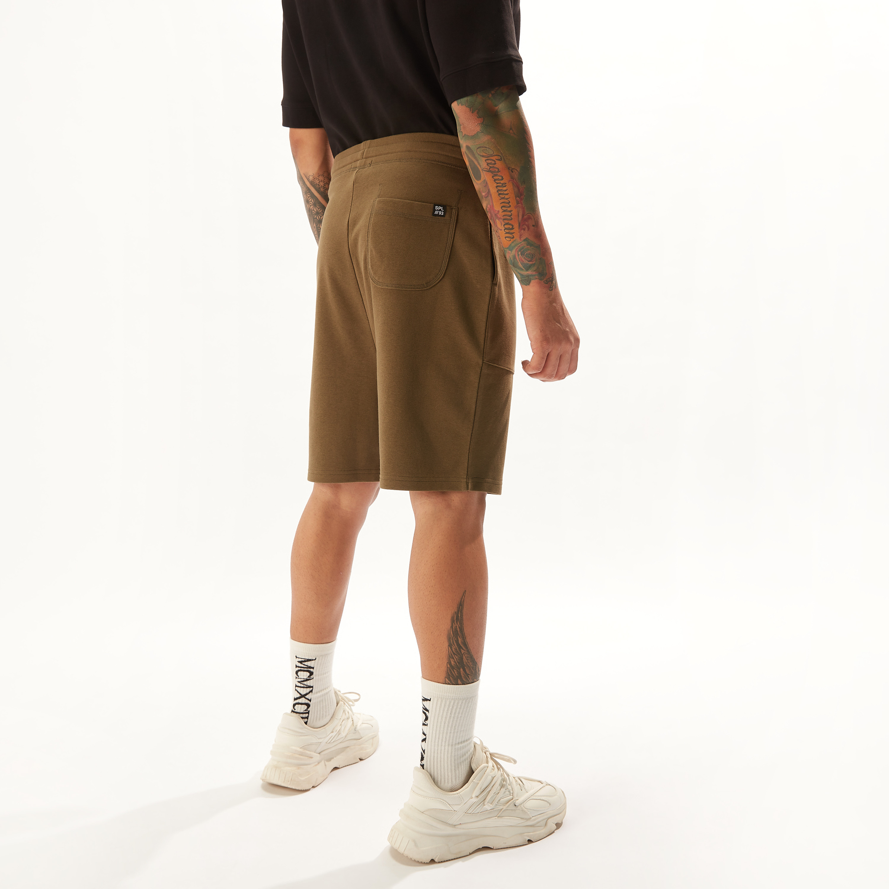 شورت سادة بخصر متوسط الارتفاع ورباط وجيوب-men-clothing-bottoms-shorts-image-8