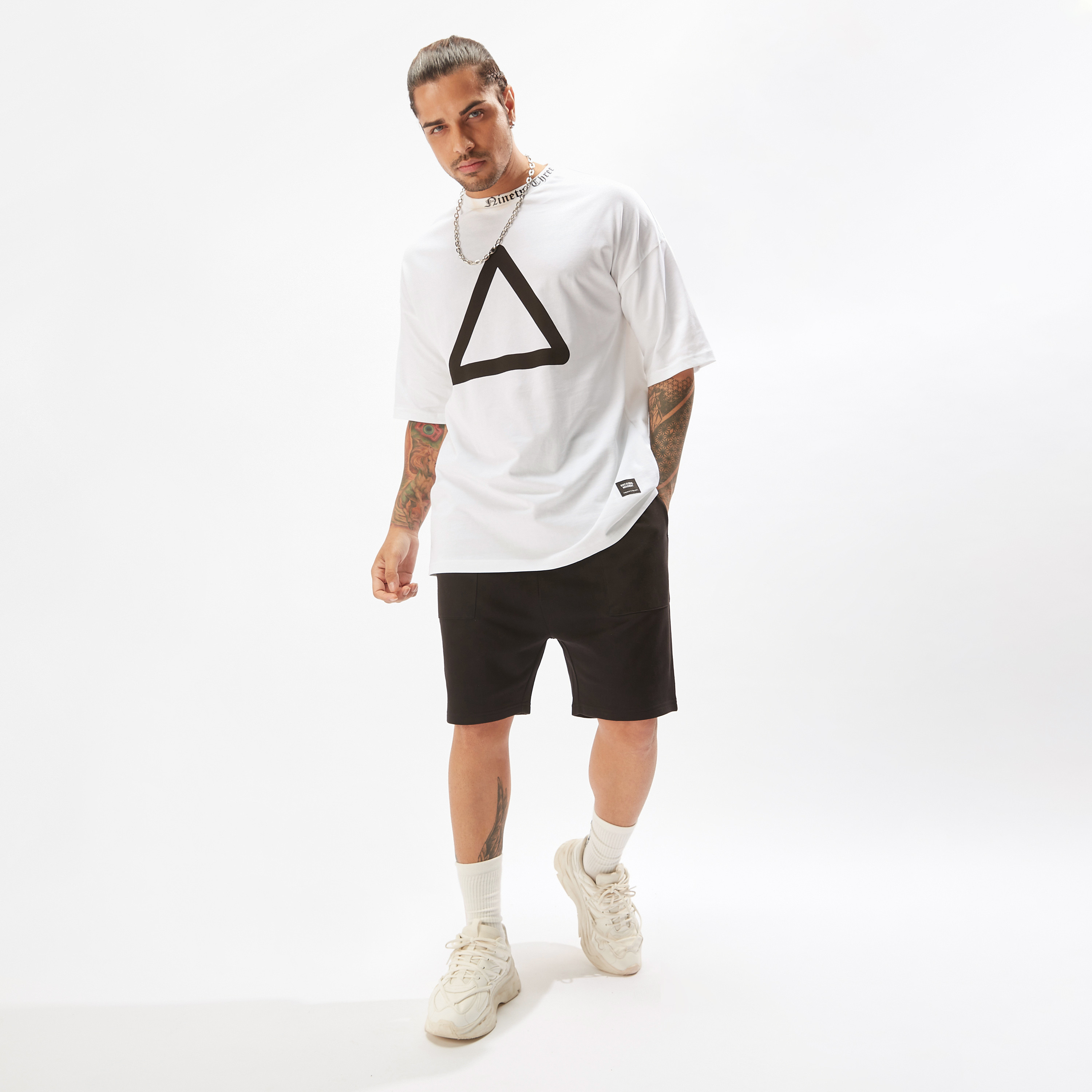 شورت سادة بخصر متوسط الارتفاع ورباط وجيوب-men-clothing-bottoms-shorts-image-11