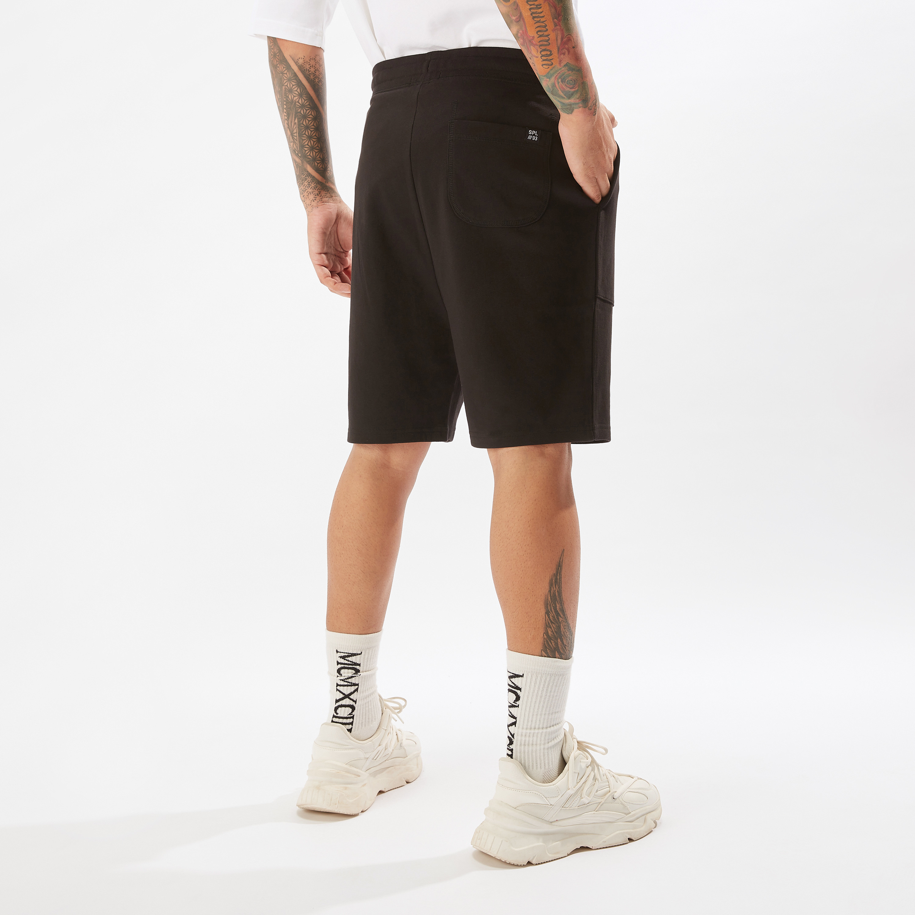 شورت سادة بخصر متوسط الارتفاع ورباط وجيوب-men-clothing-bottoms-shorts-image-13
