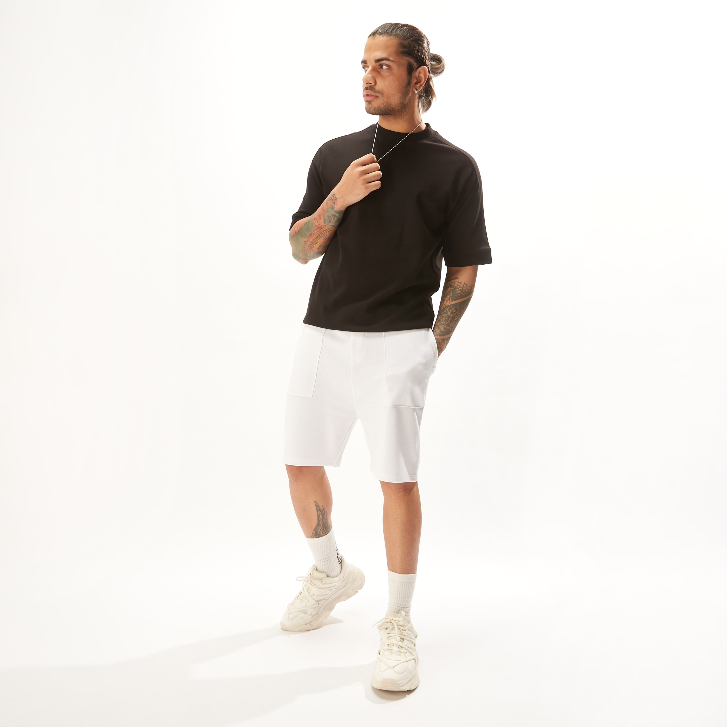 شورت سادة بخصر متوسط الارتفاع ورباط وجيوب-men-clothing-bottoms-shorts-image-2