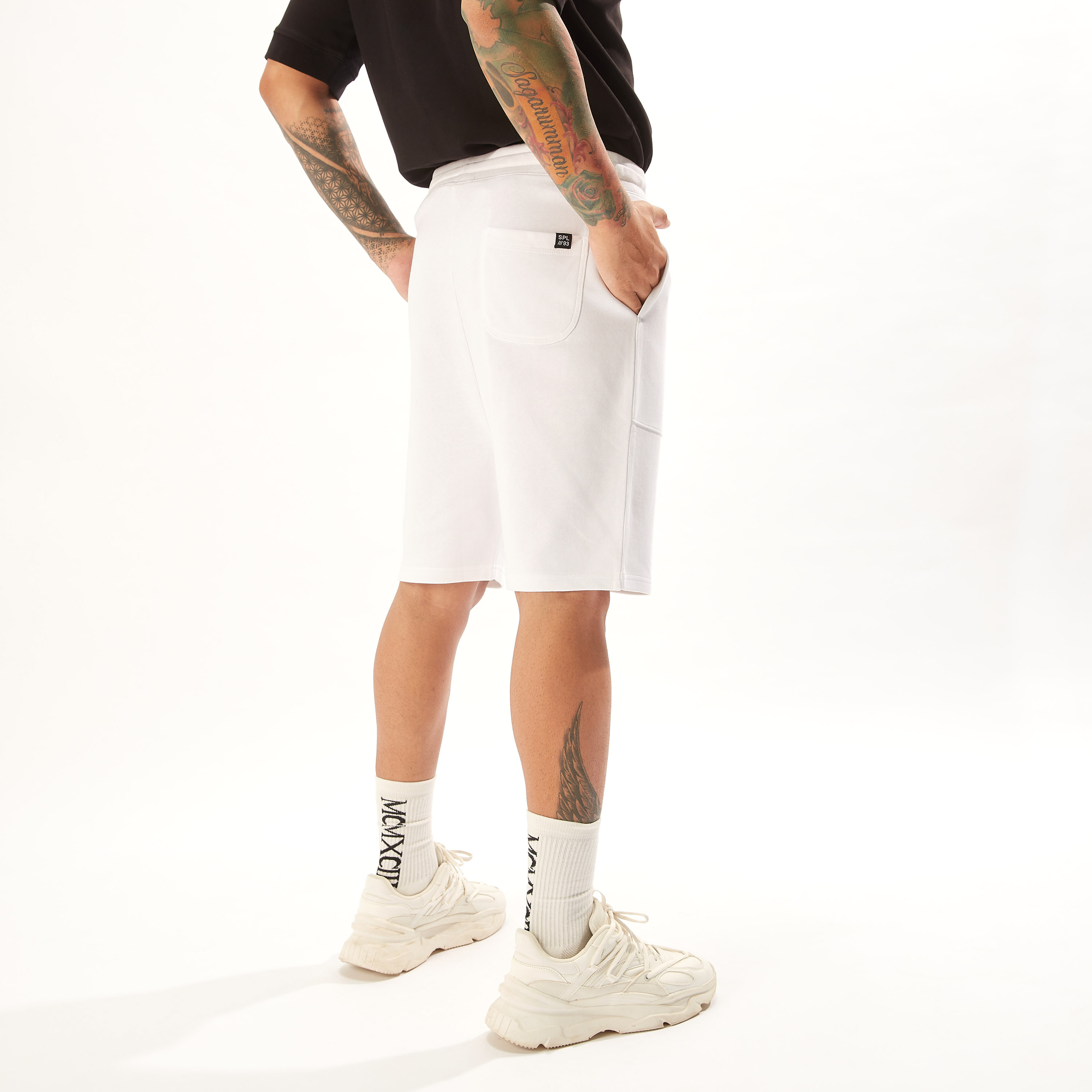 شورت سادة بخصر متوسط الارتفاع ورباط وجيوب-men-clothing-bottoms-shorts-image-4