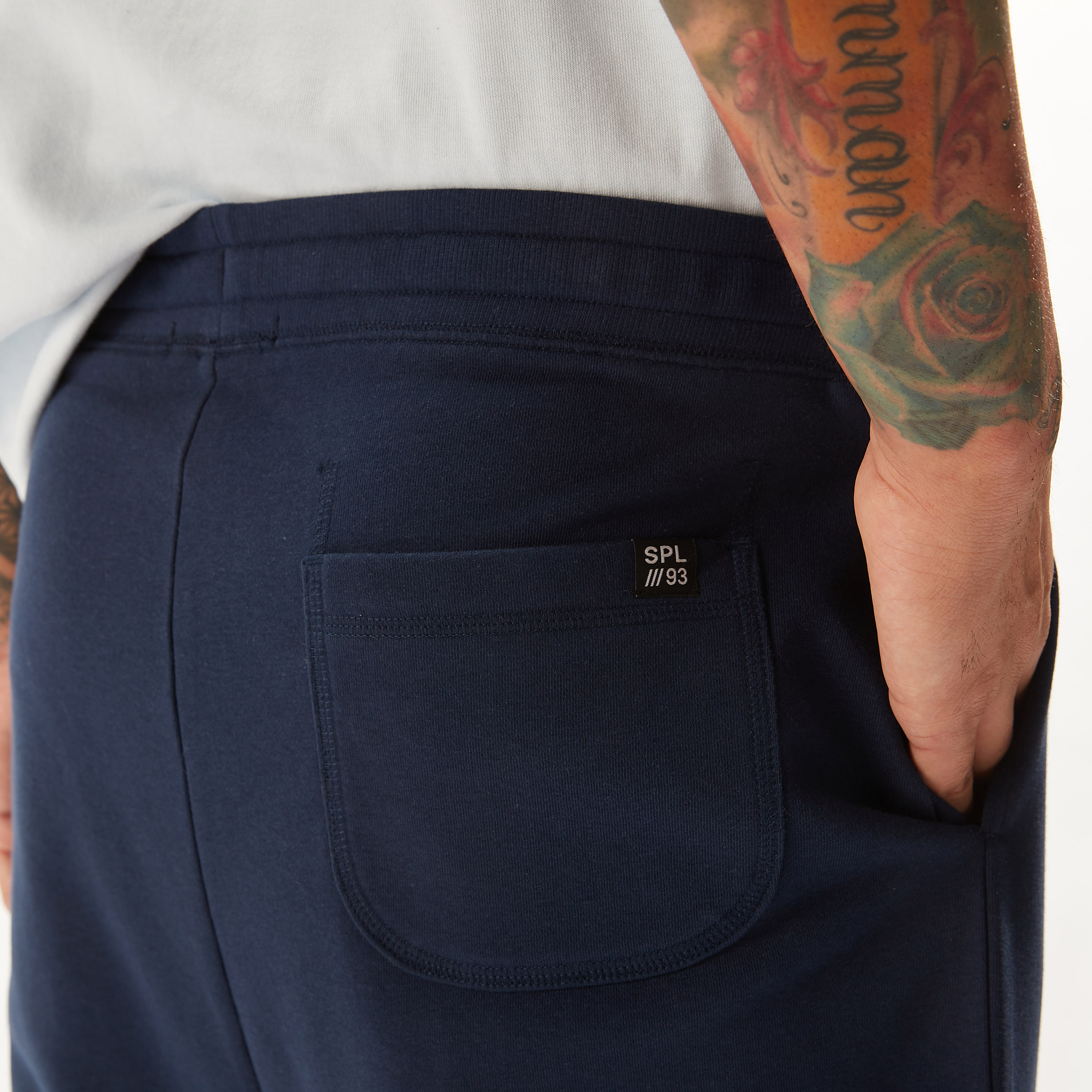 شورت سادة بخصر متوسط الارتفاع ورباط وجيوب-men-clothing-bottoms-shorts-image-16