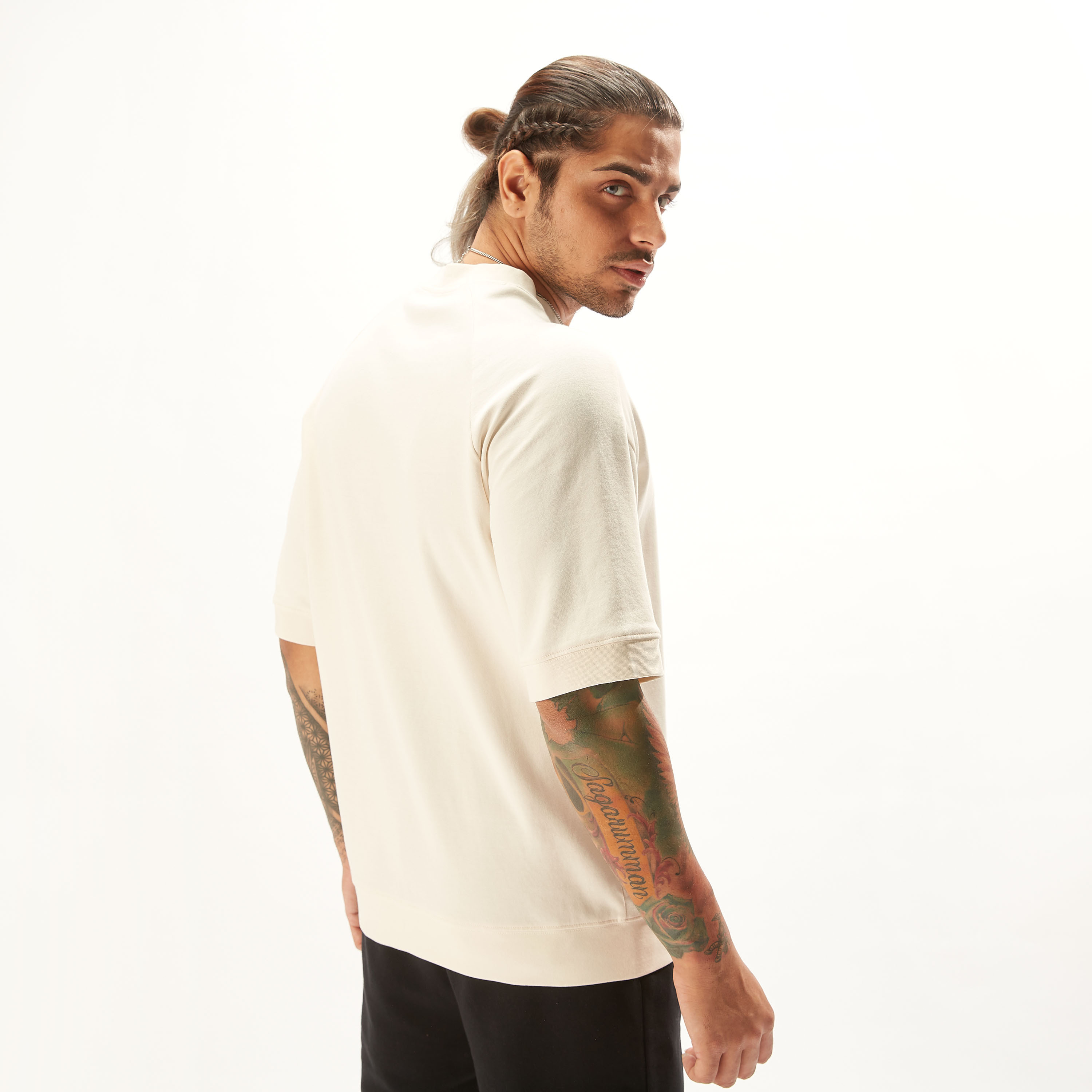 تيشيرت سادة بياقة ضيّقة وأكمام قصيرة-men-clothing-tshirtsandpolos-tshirts-image-8