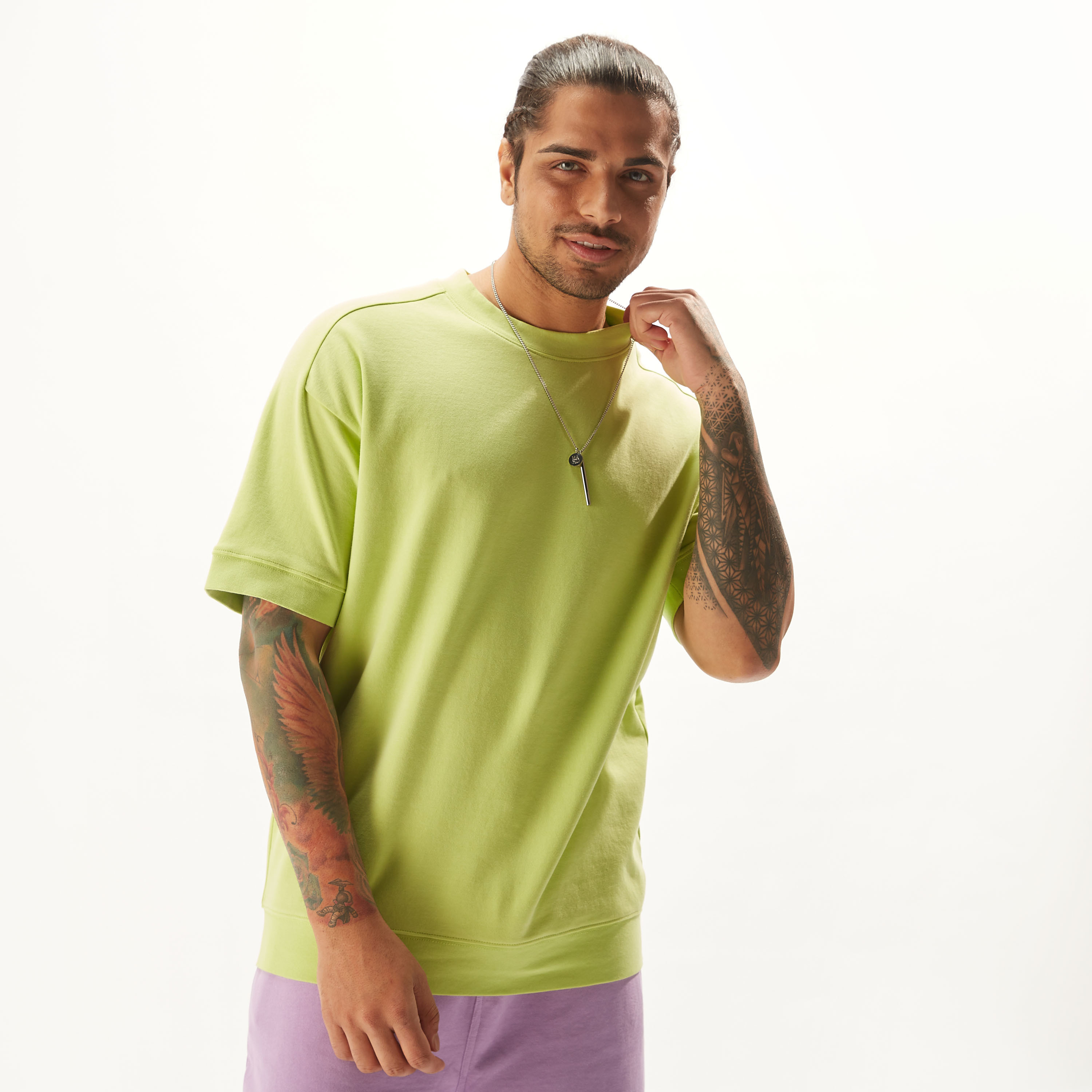 تيشيرت سادة بياقة ضيّقة وأكمام قصيرة-men-clothing-tshirtsandpolos-tshirts-image-1