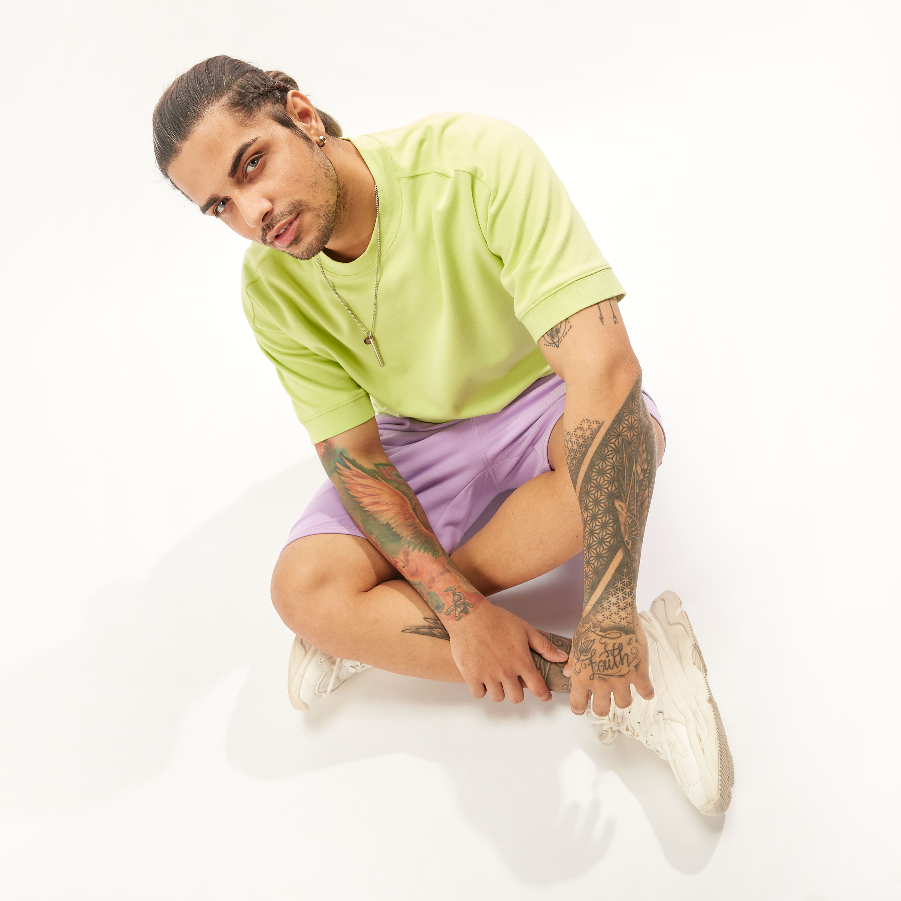 تيشيرت سادة بياقة ضيّقة وأكمام قصيرة-men-clothing-tshirtsandpolos-tshirts-image-3