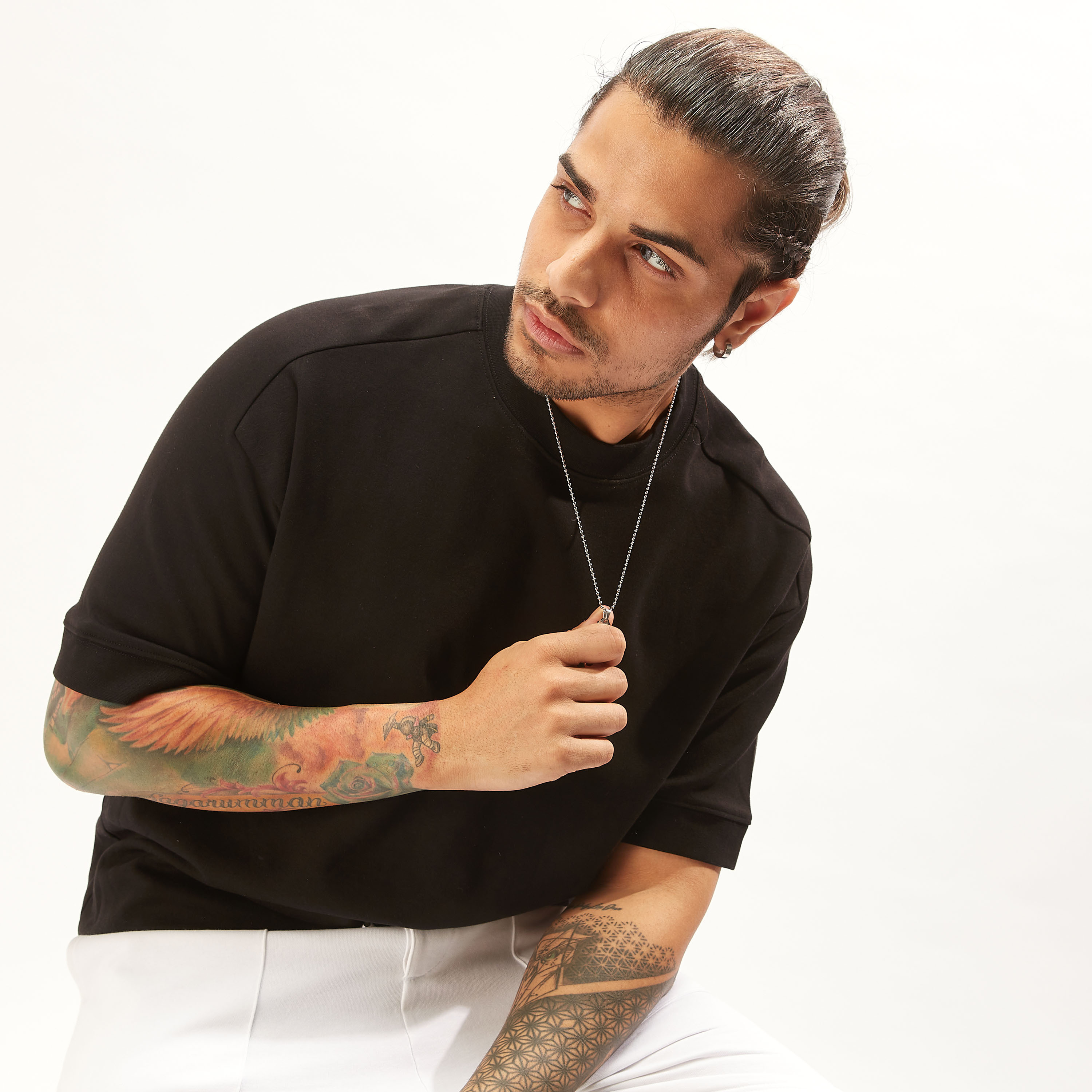 تيشيرت سادة بياقة ضيّقة وأكمام قصيرة-men-clothing-tshirtsandpolos-tshirts-image-15