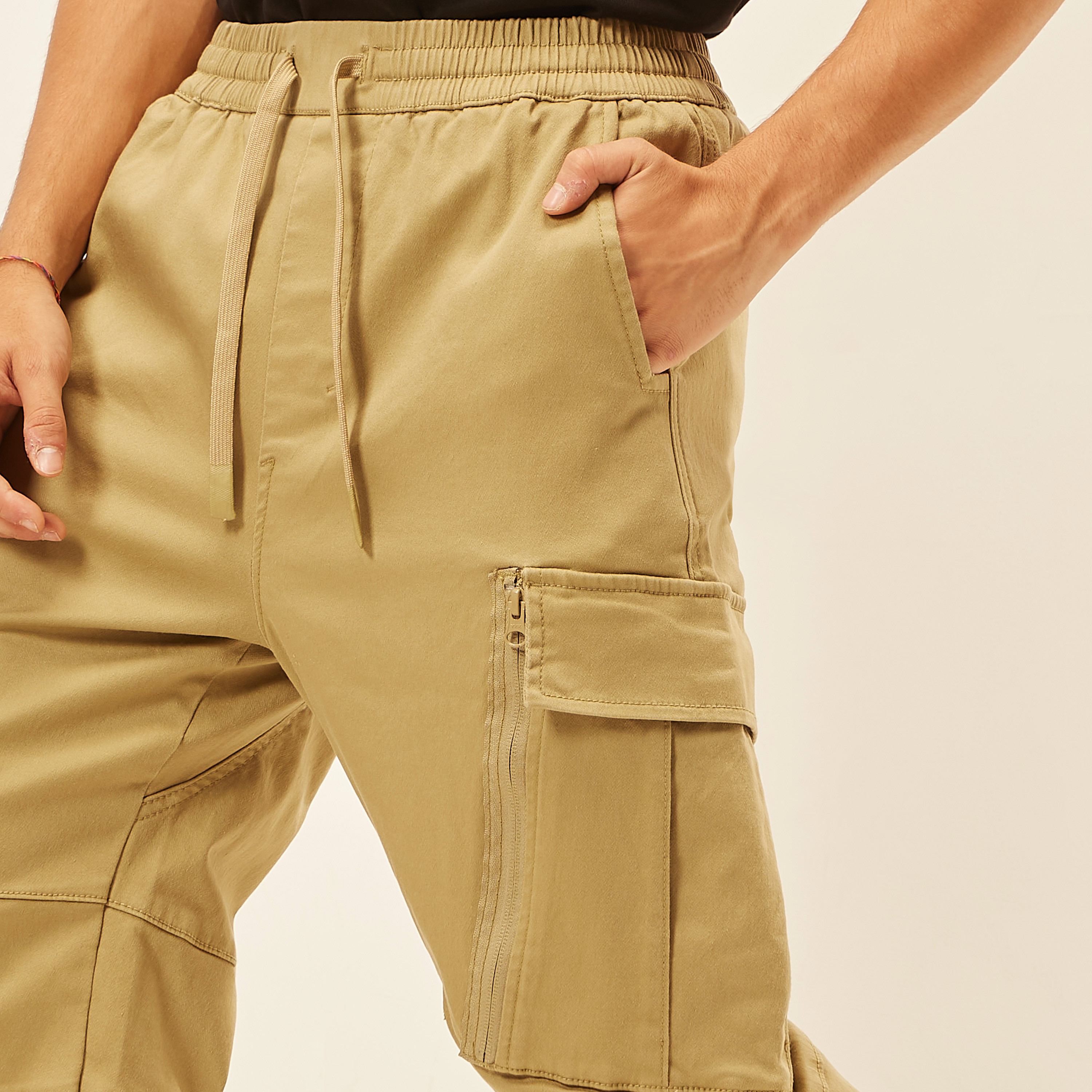 بنطلون رياضي كارجو سادة برباط إغلاق وخصر متوسّط الارتفاع-men-clothing-bottoms-trousersandchinos-trousers-image-16