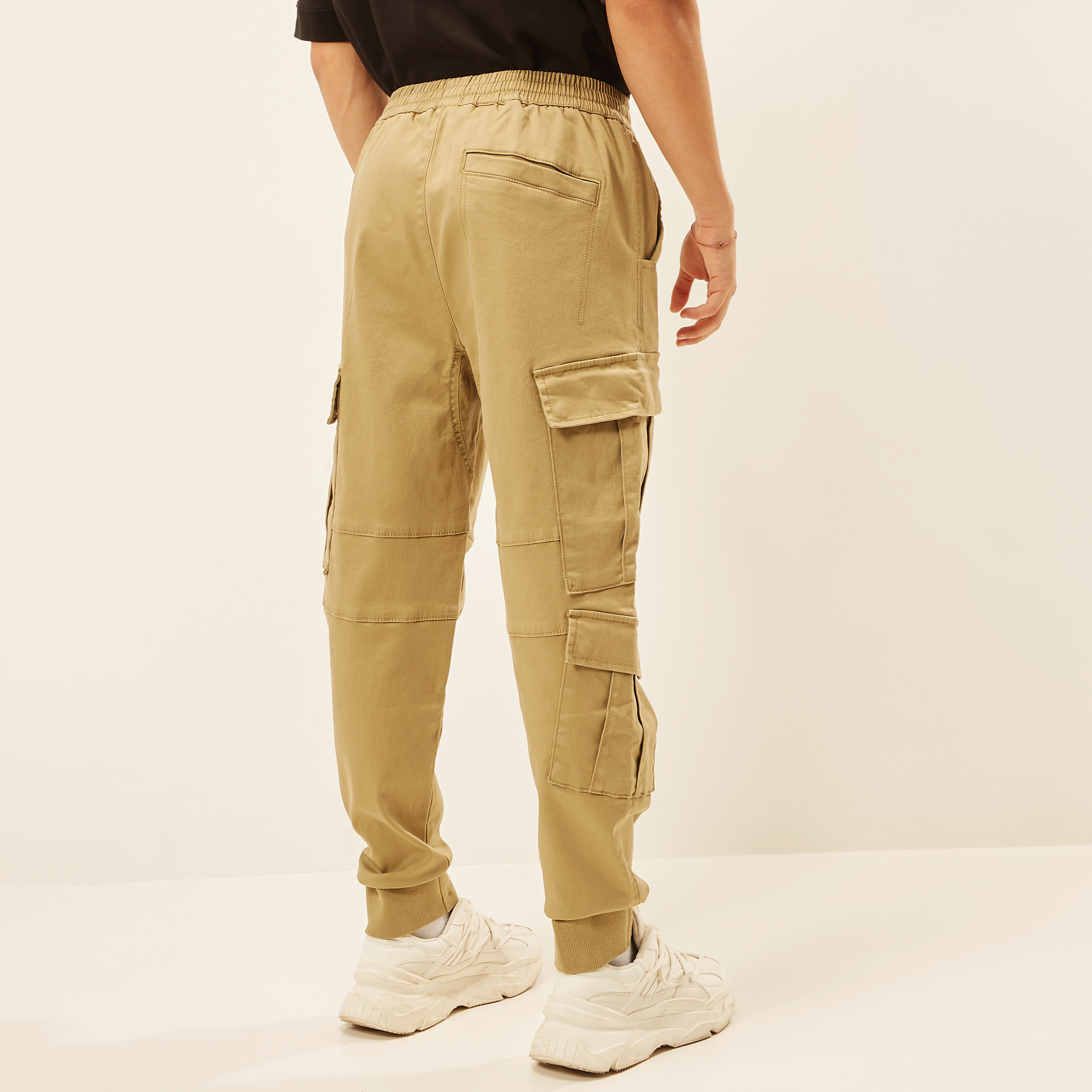 بنطلون رياضي كارجو سادة برباط إغلاق وخصر متوسّط الارتفاع-men-clothing-bottoms-trousersandchinos-trousers-image-17