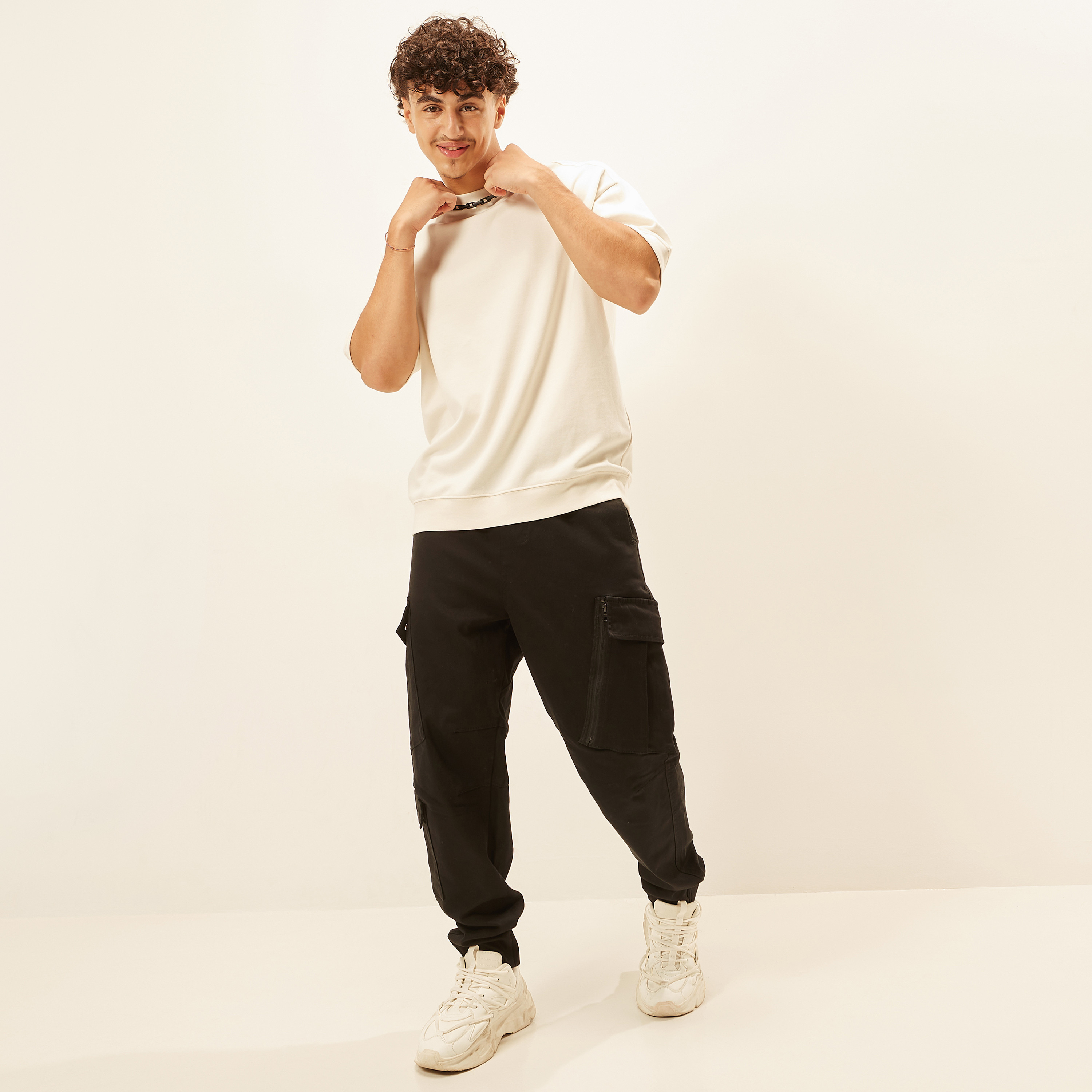 بنطلون رياضي كارجو سادة برباط إغلاق وخصر متوسّط الارتفاع-men-clothing-bottoms-trousersandchinos-trousers-image-2
