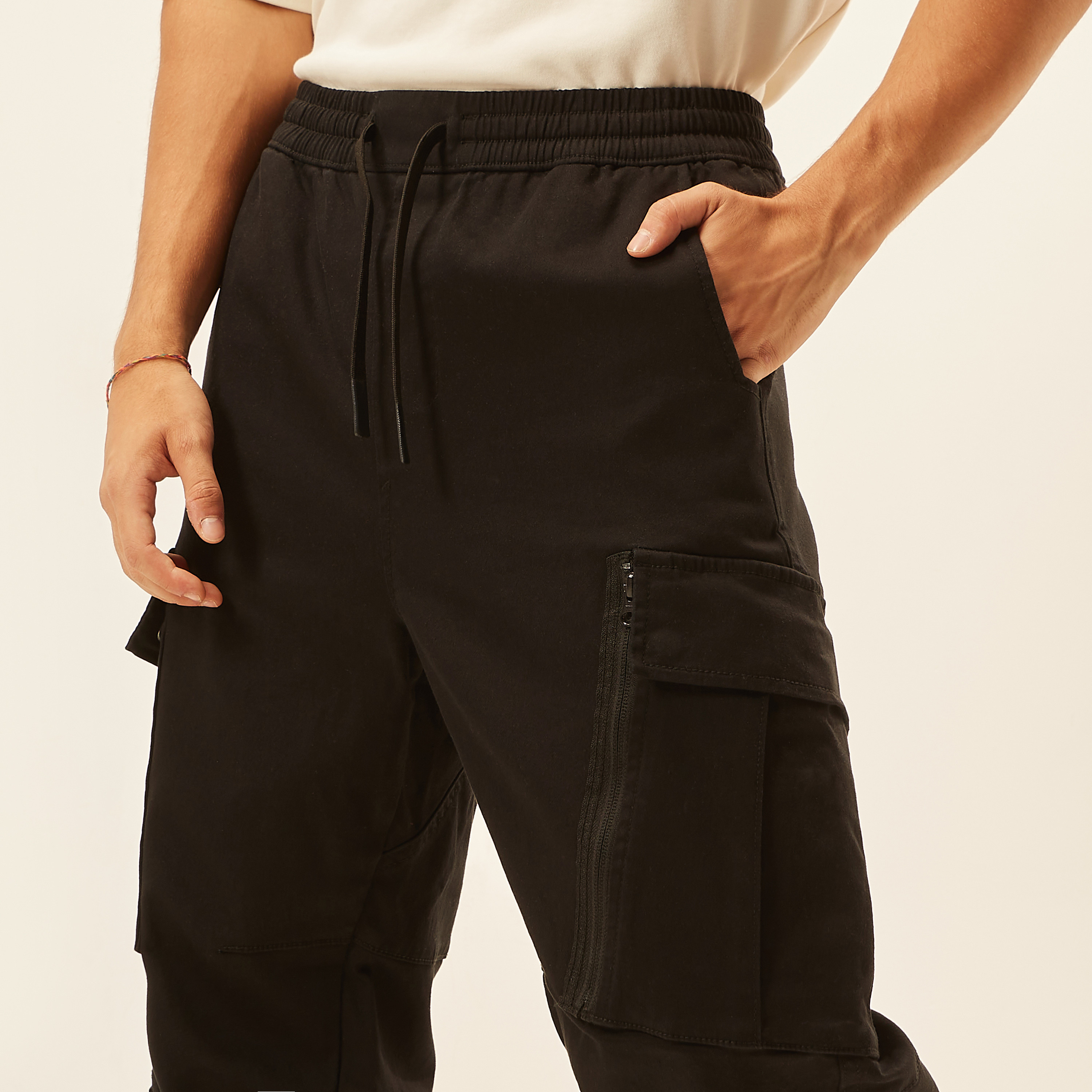 بنطلون رياضي كارجو سادة برباط إغلاق وخصر متوسّط الارتفاع-men-clothing-bottoms-trousersandchinos-trousers-image-3