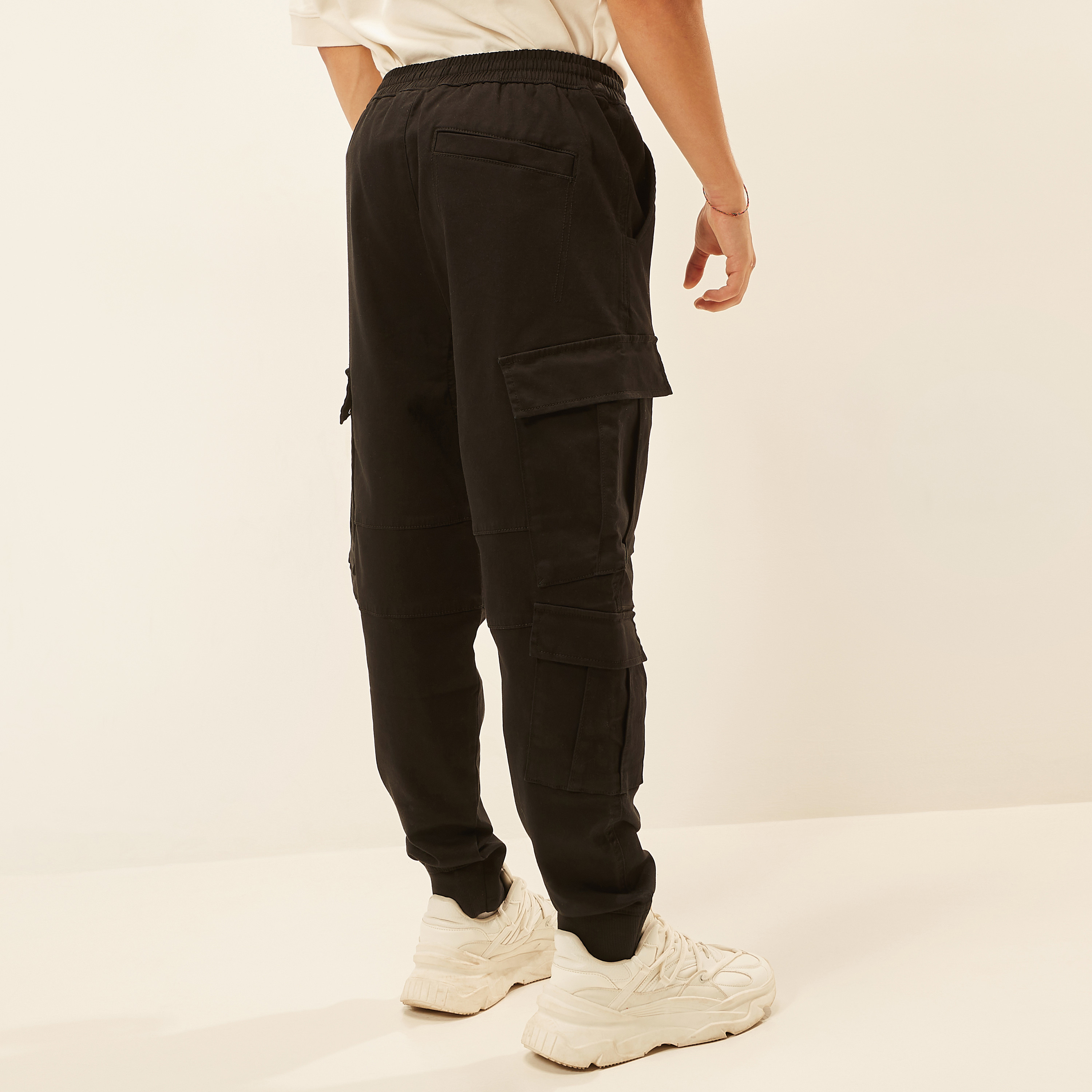 بنطلون رياضي كارجو سادة برباط إغلاق وخصر متوسّط الارتفاع-men-clothing-bottoms-trousersandchinos-trousers-image-4