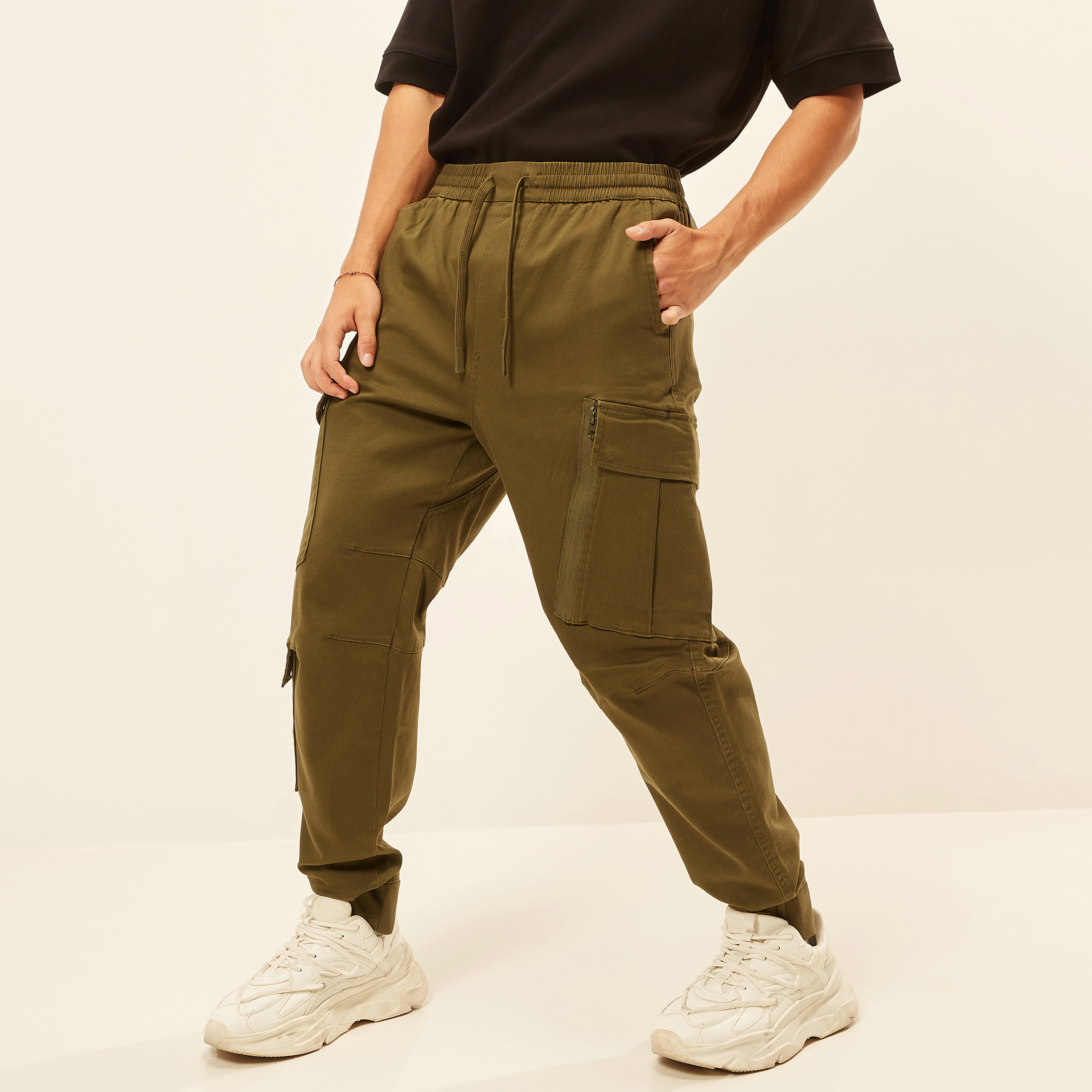بنطلون رياضي كارجو سادة برباط إغلاق وخصر متوسّط الارتفاع-men-clothing-bottoms-trousersandchinos-trousers-image-9