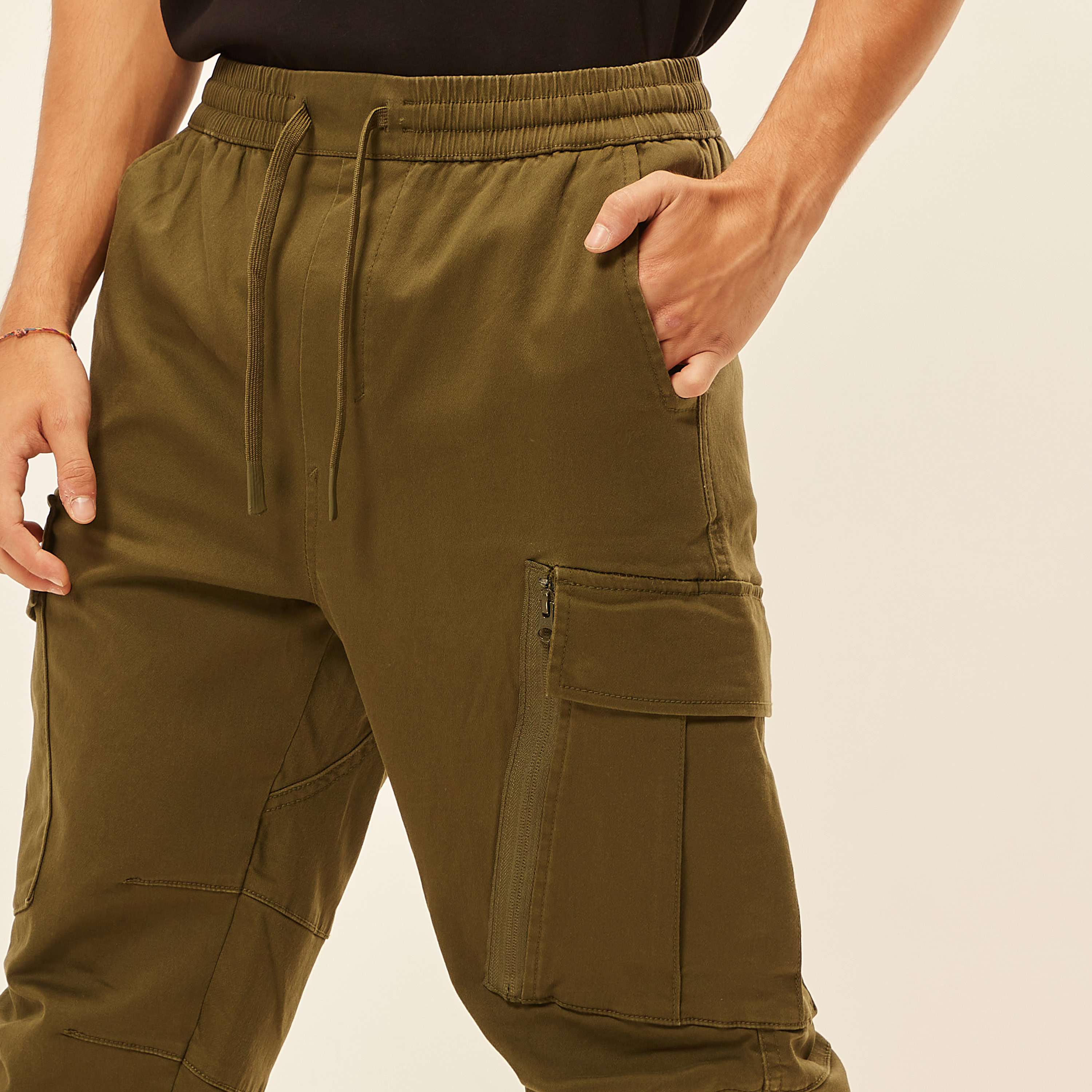 بنطلون رياضي كارجو سادة برباط إغلاق وخصر متوسّط الارتفاع-men-clothing-bottoms-trousersandchinos-trousers-image-11