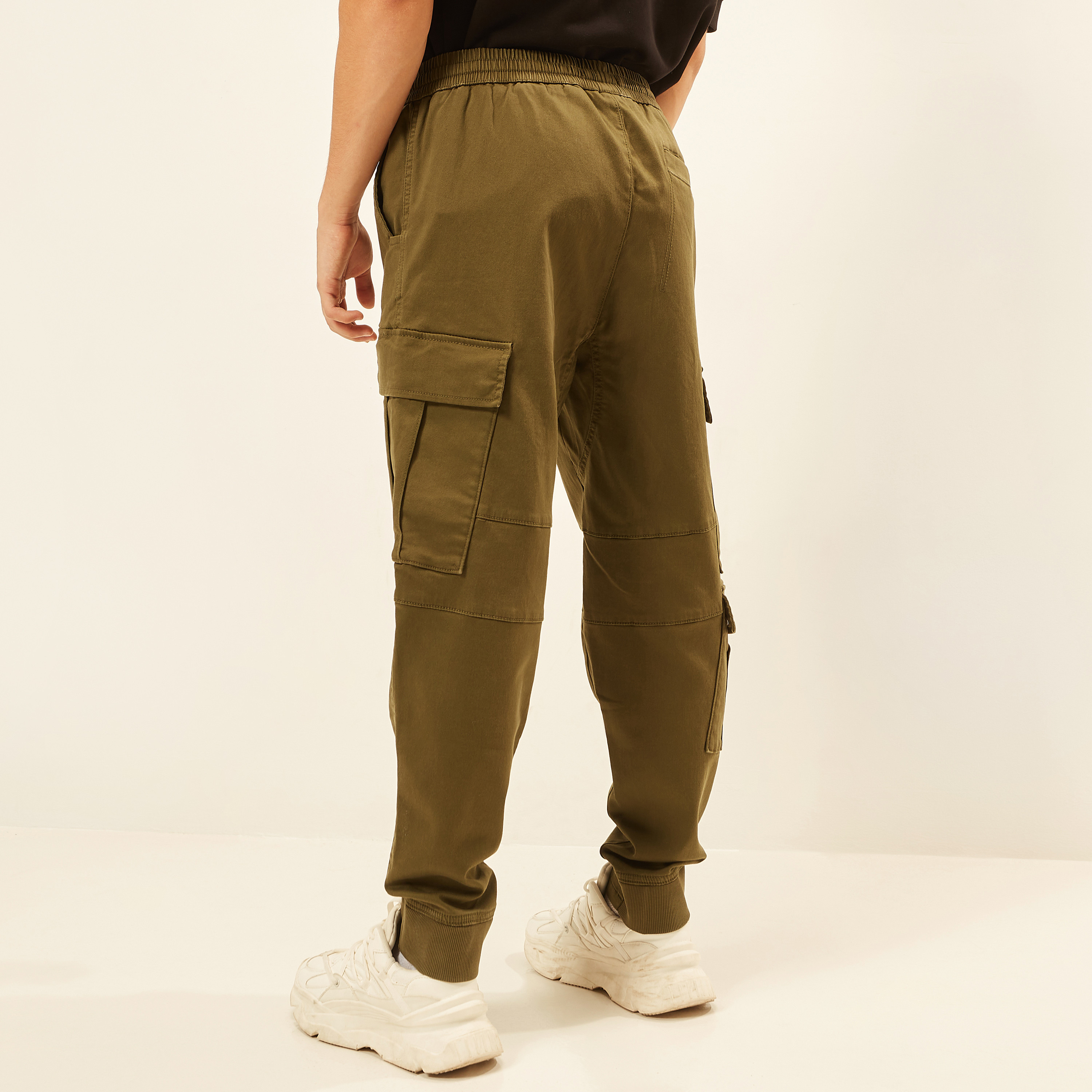 بنطلون رياضي كارجو سادة برباط إغلاق وخصر متوسّط الارتفاع-men-clothing-bottoms-trousersandchinos-trousers-image-12