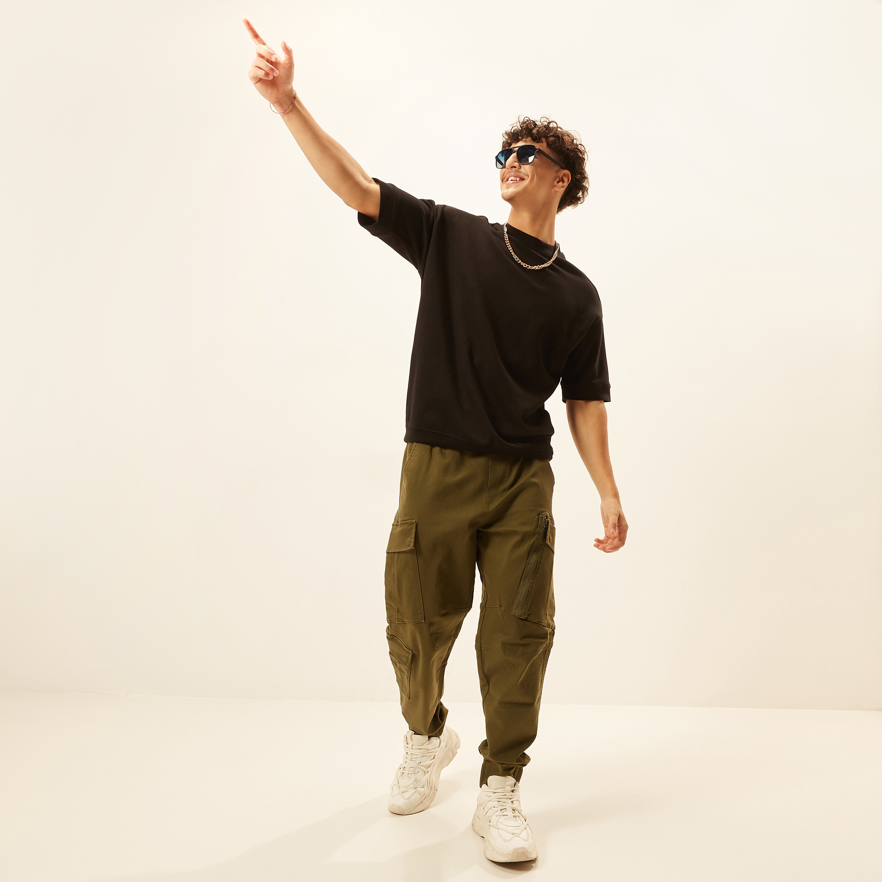 بنطلون رياضي كارجو سادة برباط إغلاق وخصر متوسّط الارتفاع-men-clothing-bottoms-trousersandchinos-trousers-image-13