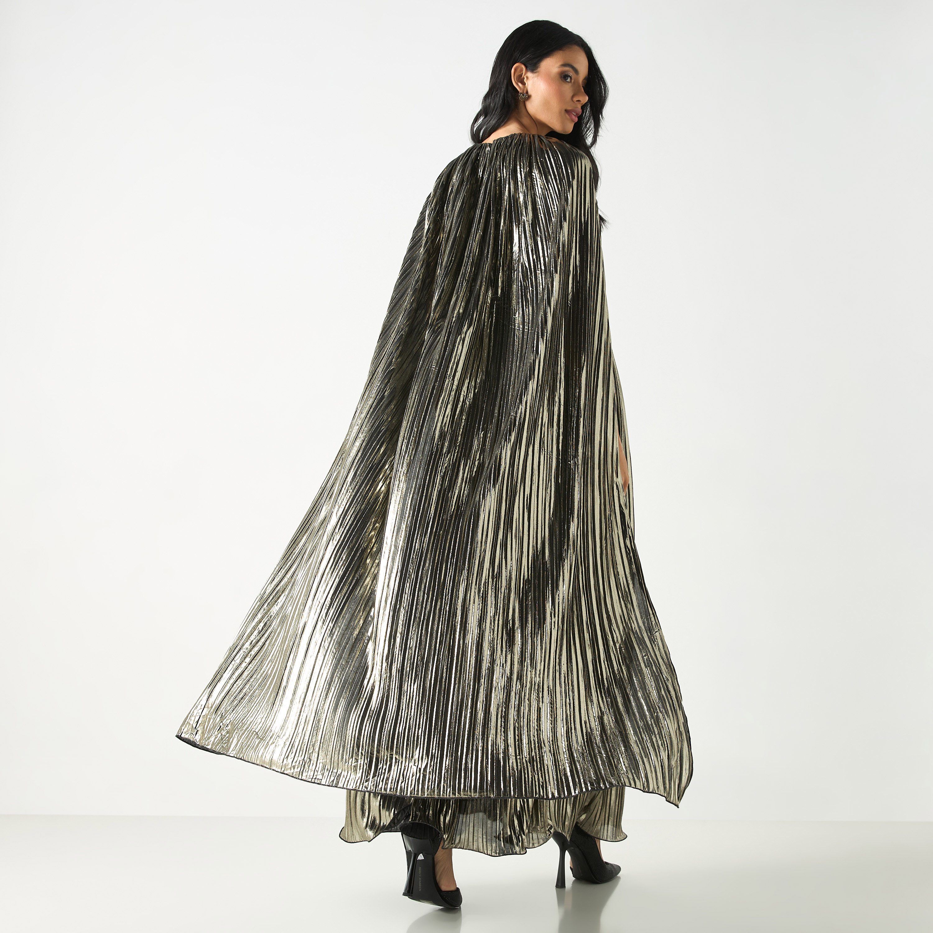 فستان طويل دون أكمام بكُسرات وتفاصيل سترة كاب-women-clothing-dresses-image-3