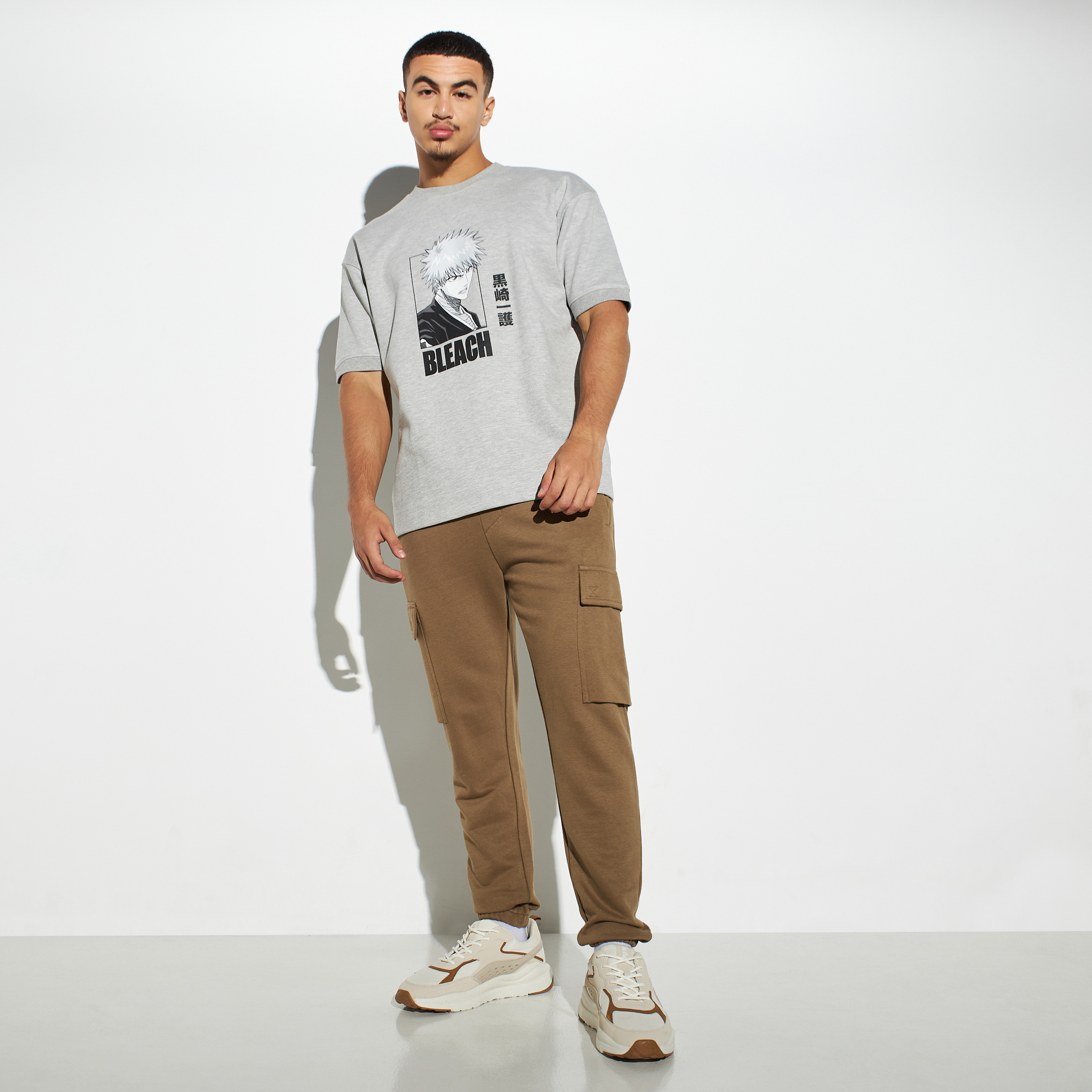 Solid Relaxed Fit Cargo Joggers with Drawstring Closure and Pockets-men-clothing-bottoms-joggers-image-2