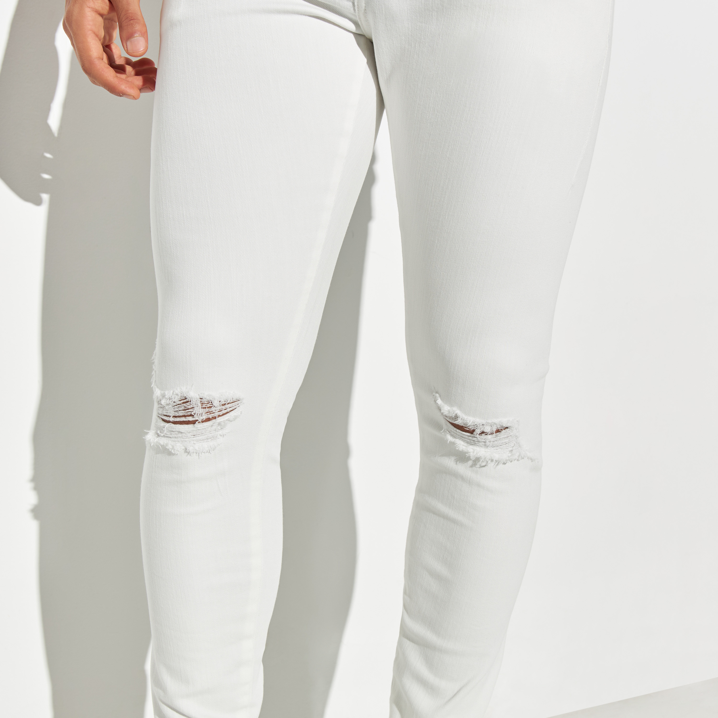 Buy Men s Ripped Skinny Fit Jeans with Pockets Online Centrepoint Bahrain