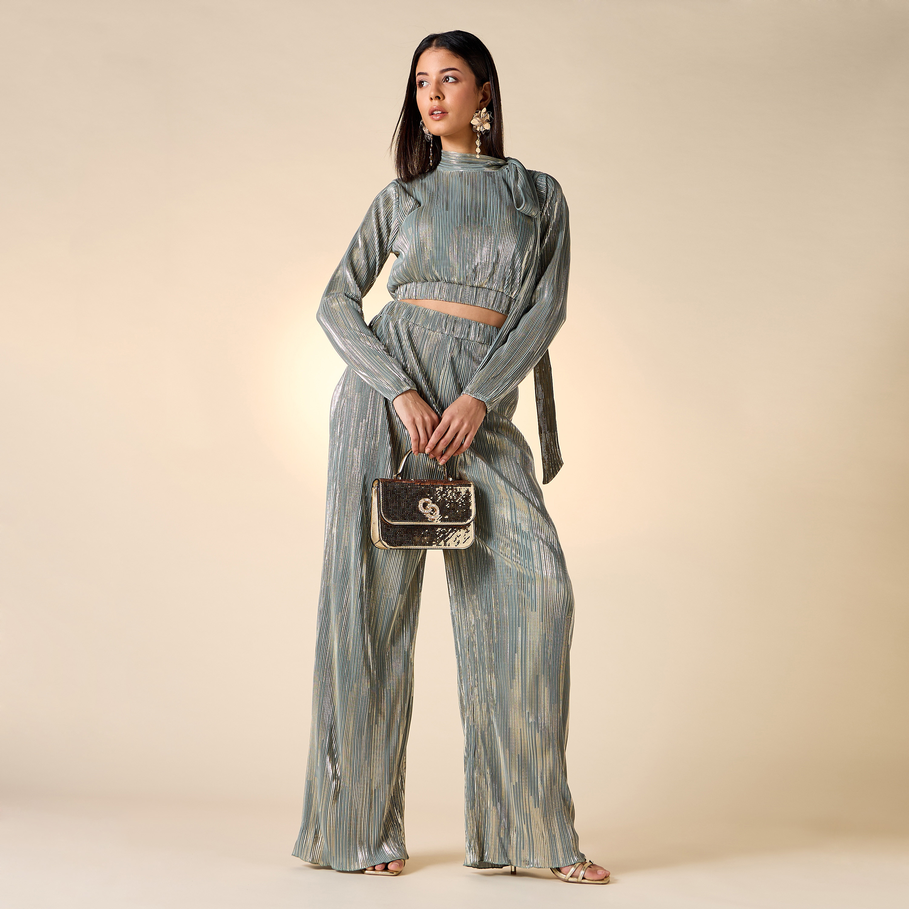 طقم بنطلون وبلوزة قصيرة بارزة الملمس بياقة عالية من جولدن آبل-women-clothing-coordsets-image-7