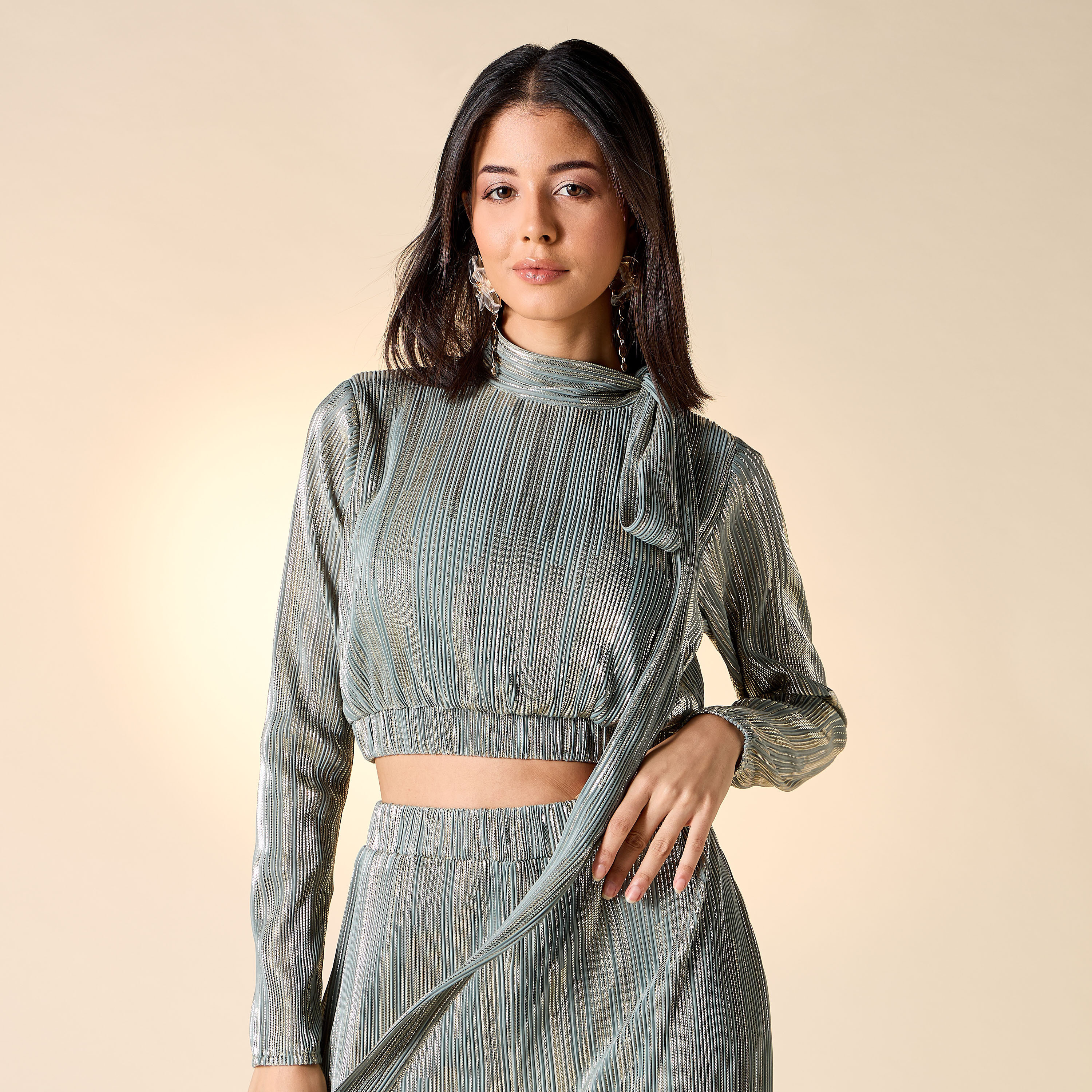 طقم بنطلون وبلوزة قصيرة بارزة الملمس بياقة عالية من جولدن آبل-women-clothing-coordsets-image-8