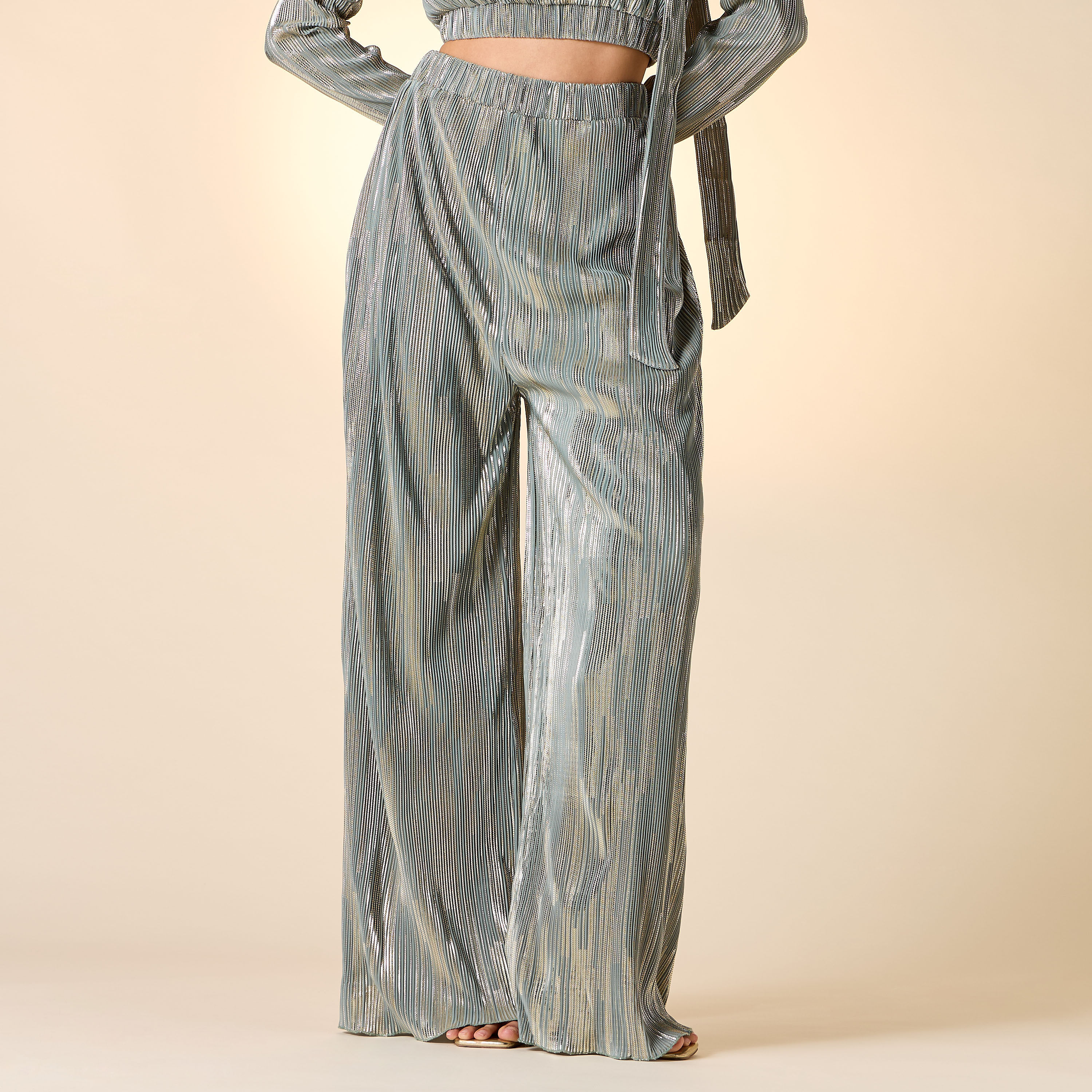 طقم بنطلون وبلوزة قصيرة بارزة الملمس بياقة عالية من جولدن آبل-women-clothing-coordsets-image-9