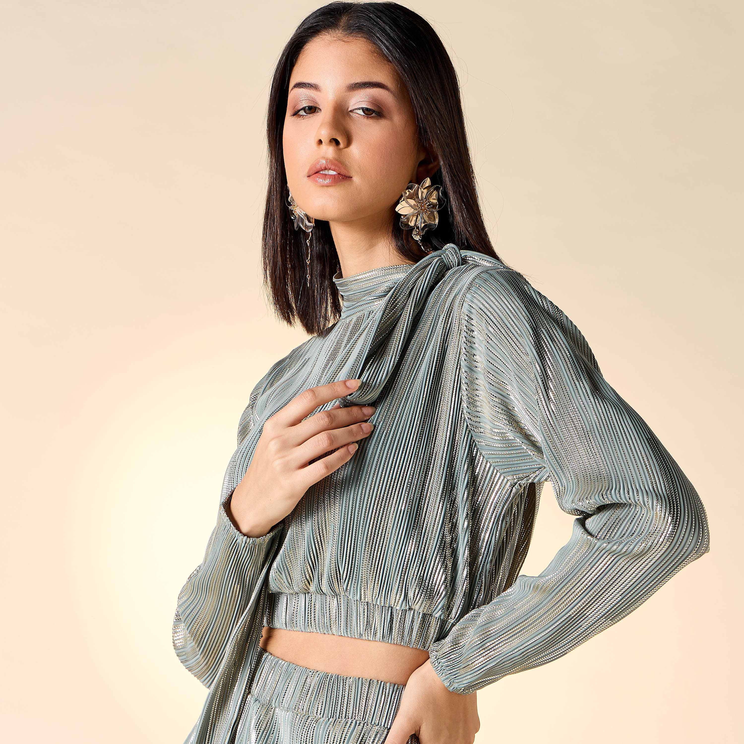 طقم بنطلون وبلوزة قصيرة بارزة الملمس بياقة عالية من جولدن آبل-women-clothing-coordsets-image-11