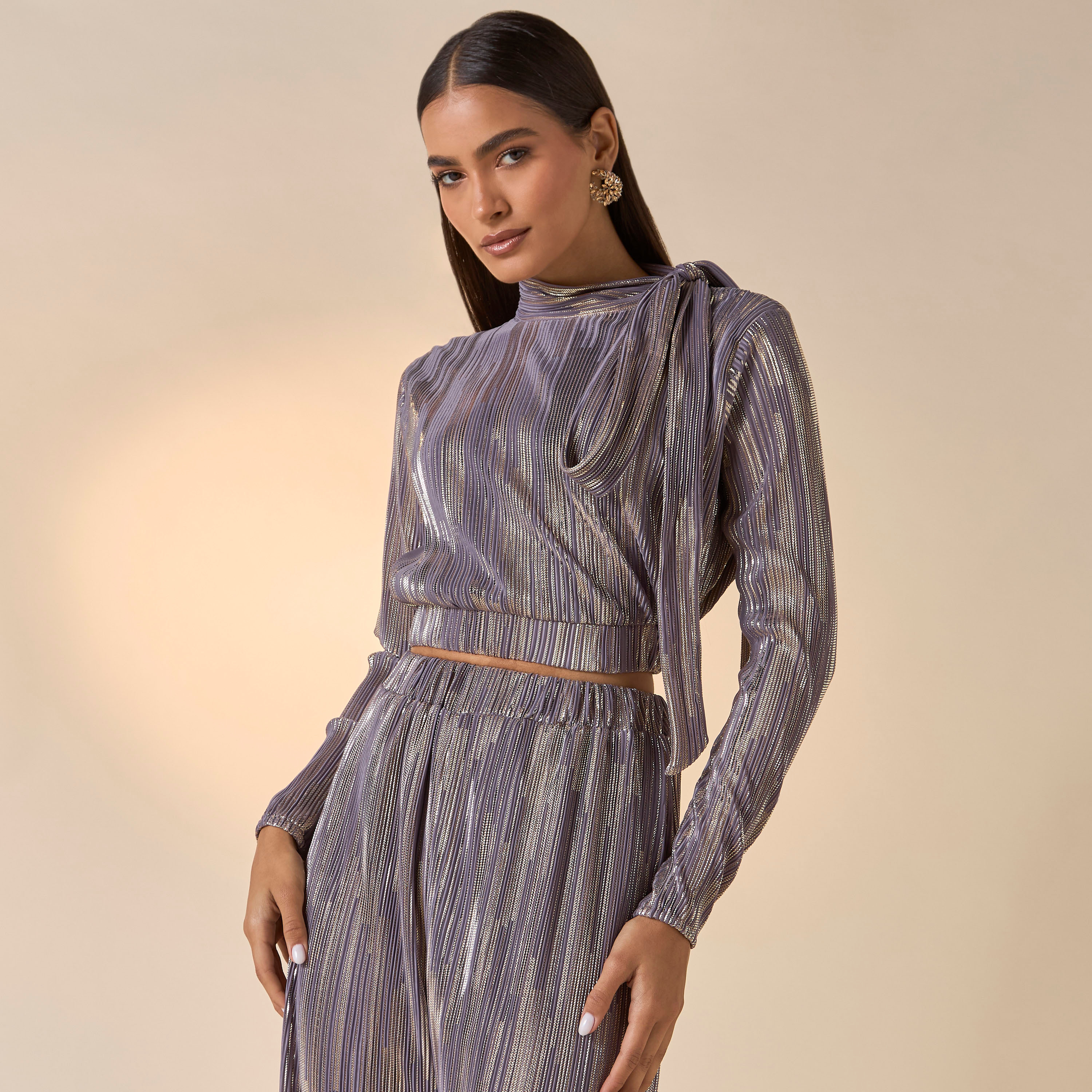طقم بنطلون وبلوزة قصيرة بارزة الملمس بياقة عالية من جولدن آبل-women-clothing-coordsets-image-2