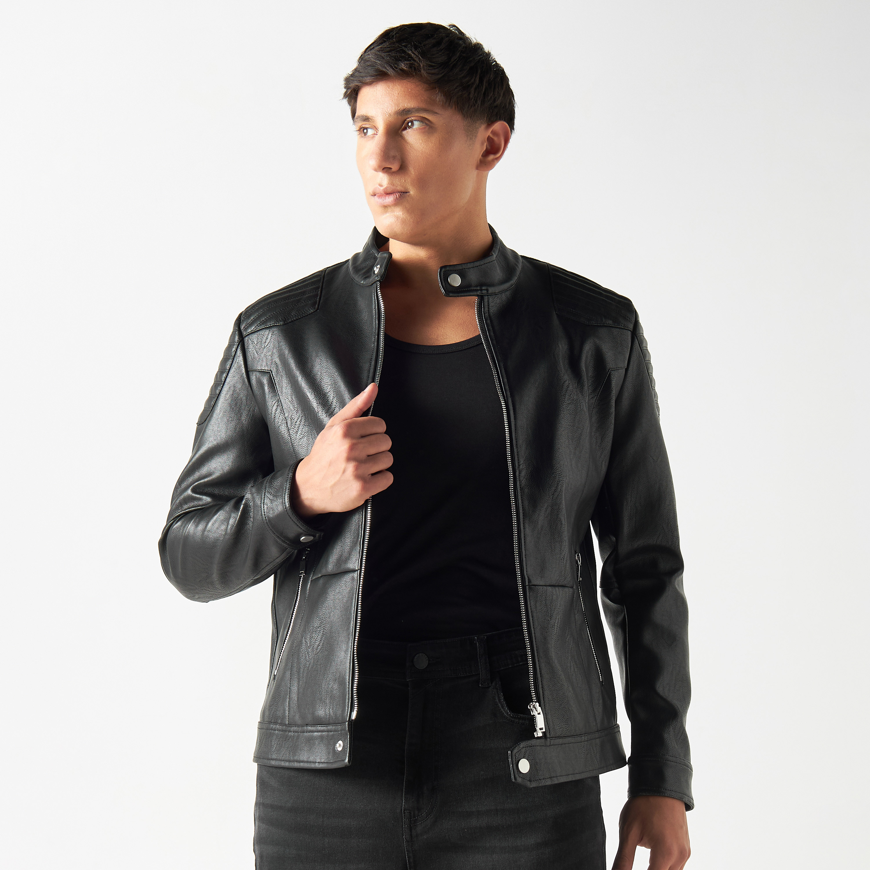 جاكيت بايكر جلد بارز الملمس بسحّاب وأكمام طويلة-men-clothing-jacketsandblazers-jackets-image-1