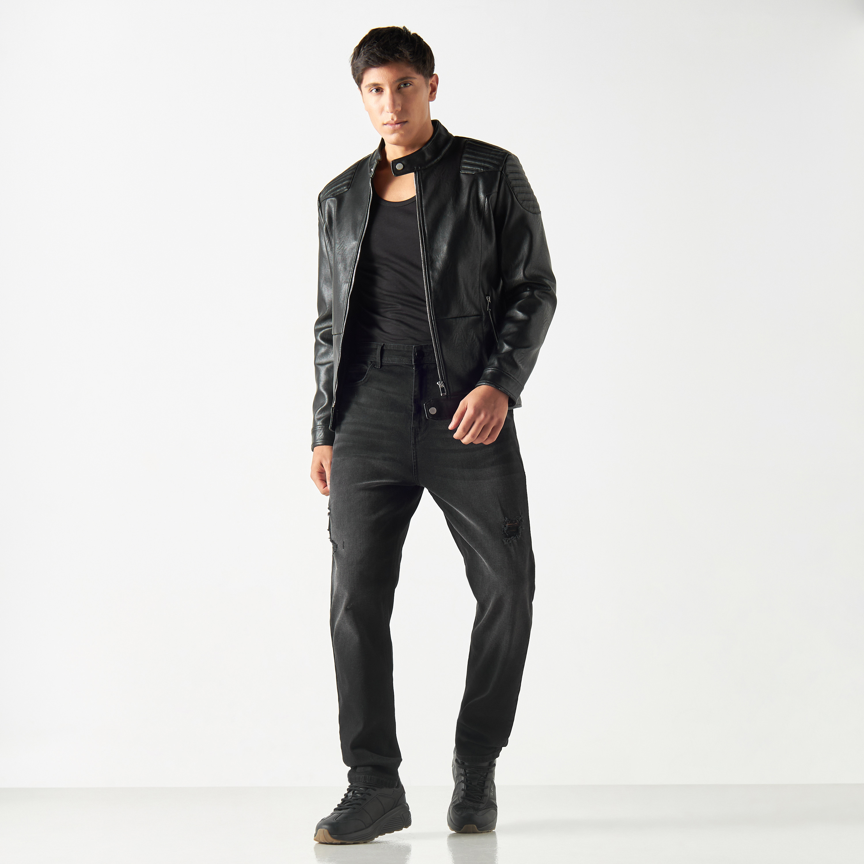 جاكيت بايكر جلد بارز الملمس بسحّاب وأكمام طويلة-men-clothing-jacketsandblazers-jackets-image-2