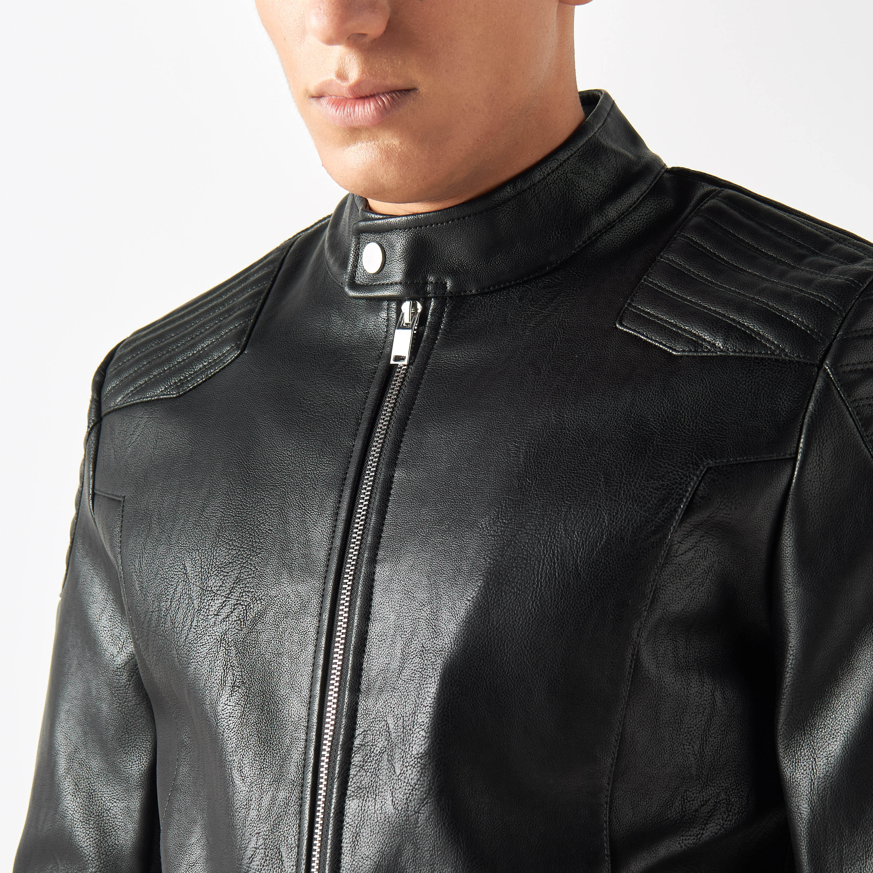 جاكيت بايكر جلد بارز الملمس بسحّاب وأكمام طويلة-men-clothing-jacketsandblazers-jackets-image-4