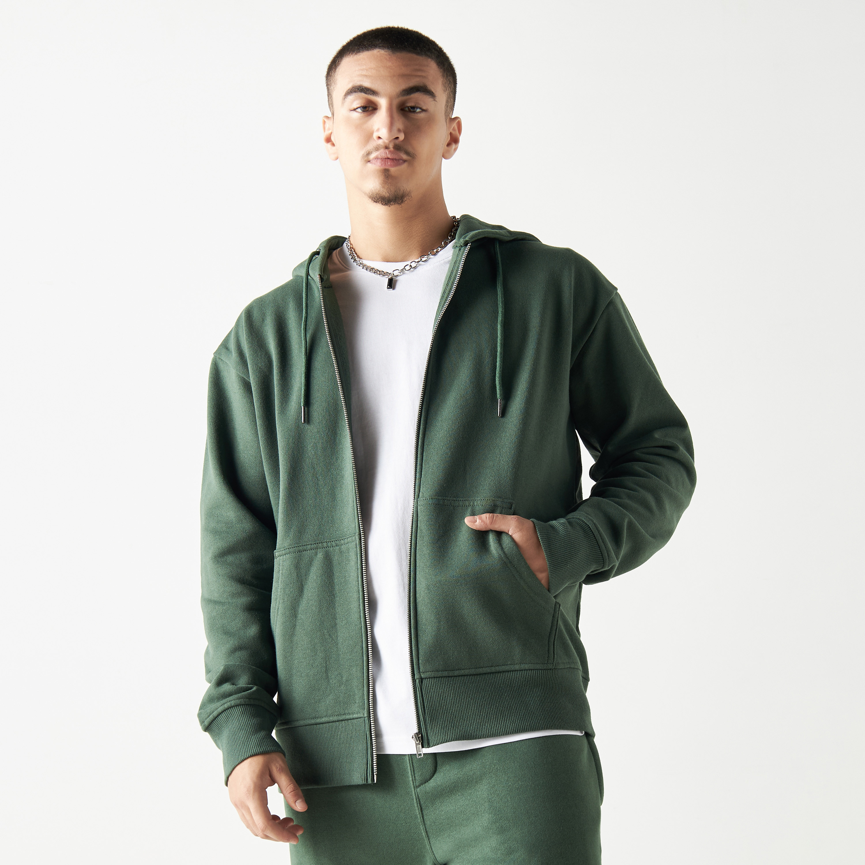 هودي سادة بأكمام طويلة وجيوب كنغر وسحّاب-men-winterwear-hoodiesandsweatshirts-image-1