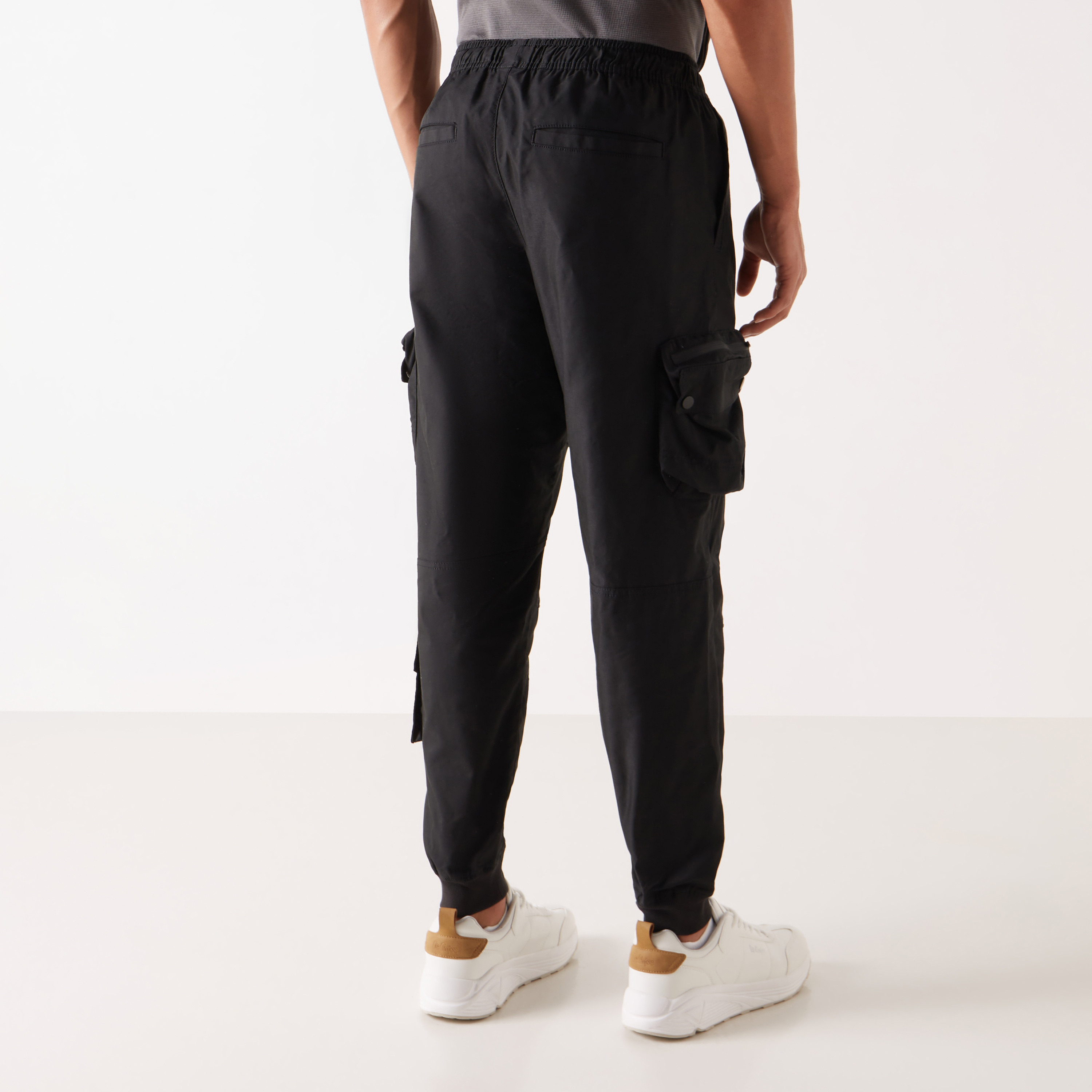 Buy Men s Relaxed Fit Cargo Joggers with Elasticated Waistband and Pockets Online Centrepoint UAE