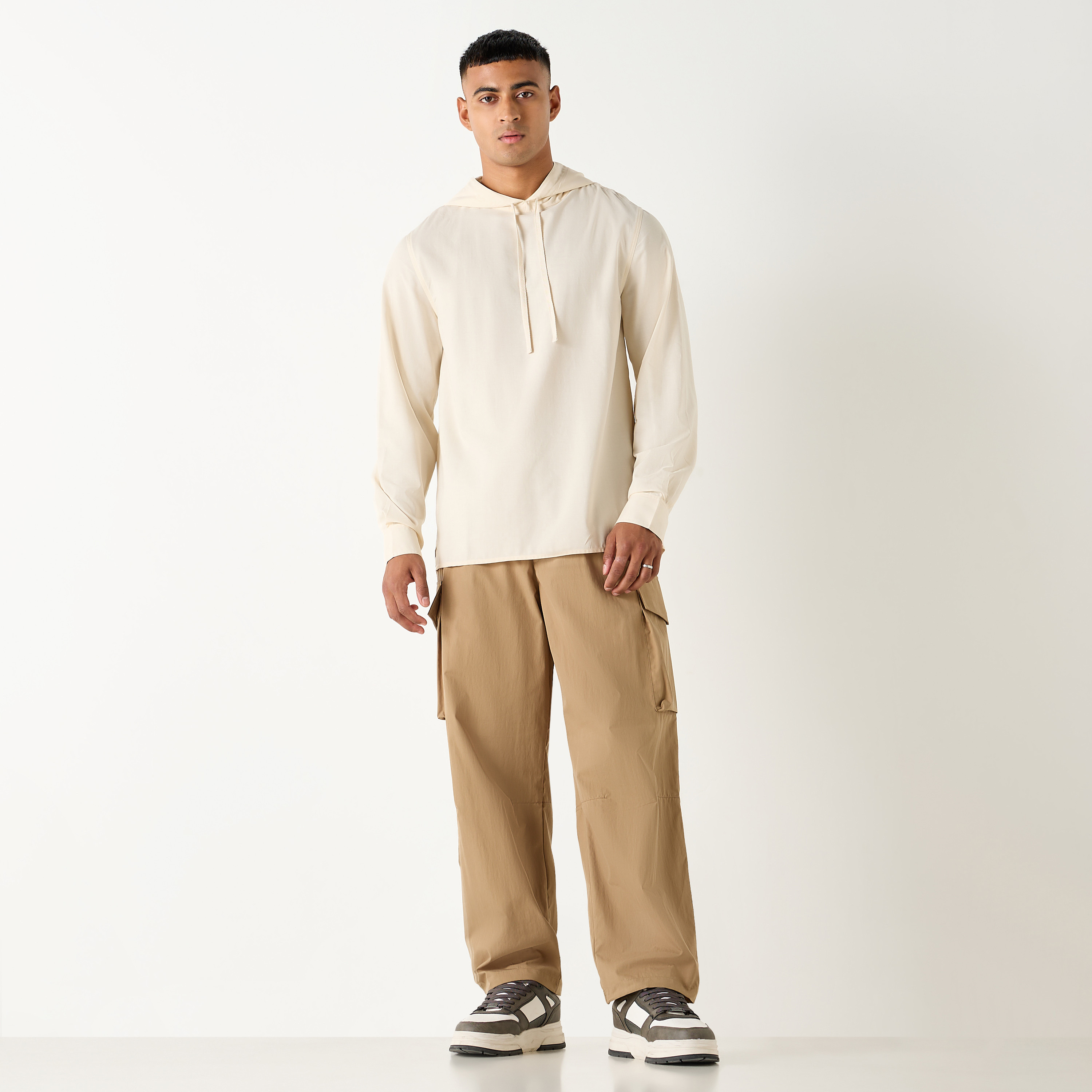 بنطلون كارجو بخصر مطاطي وتفاصيل جيب-men-clothing-bottoms-joggers-image-6