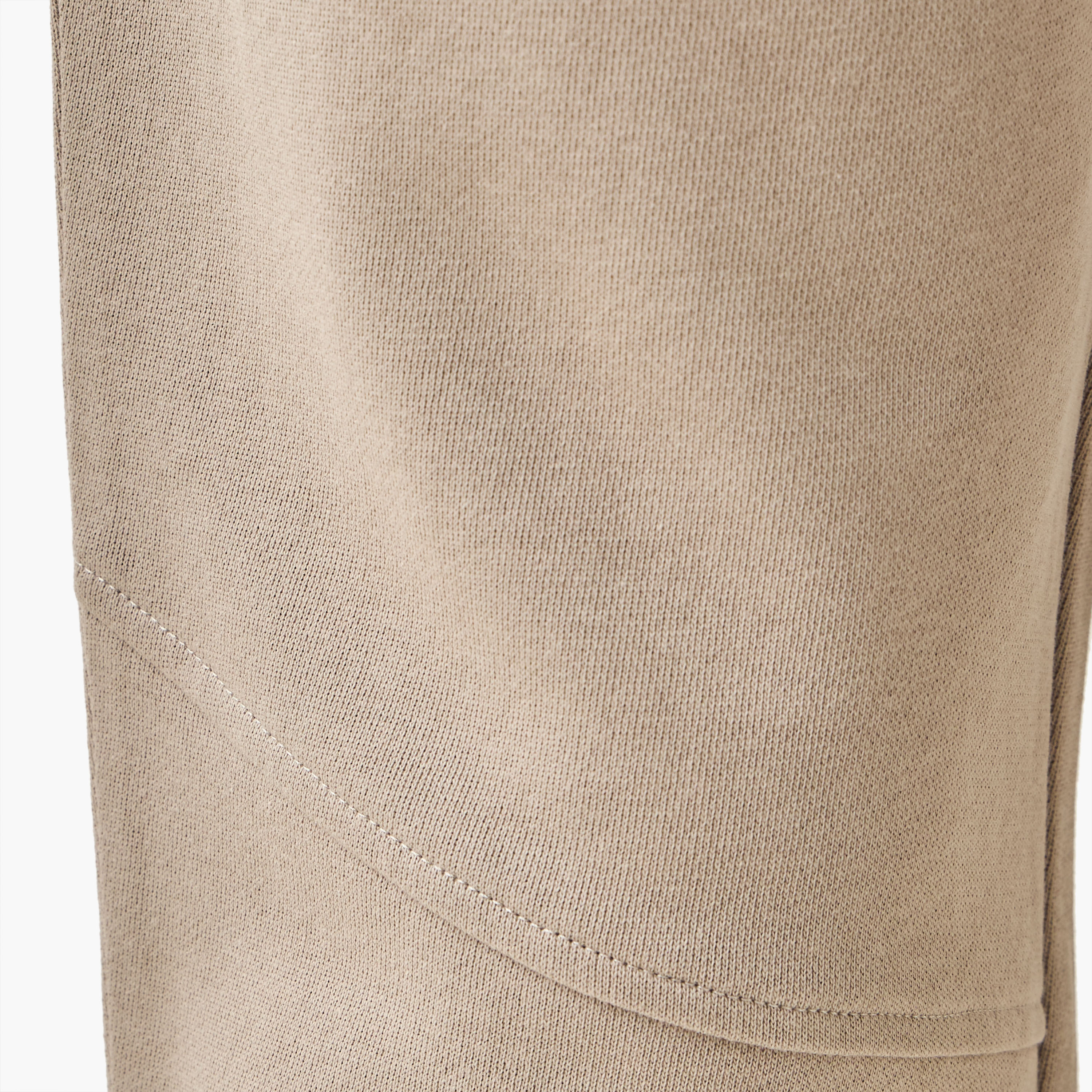 بنطلون رياضي بخصر مرن وتصميم بألواح وجيوب-men-clothing-bottoms-joggers-image-21