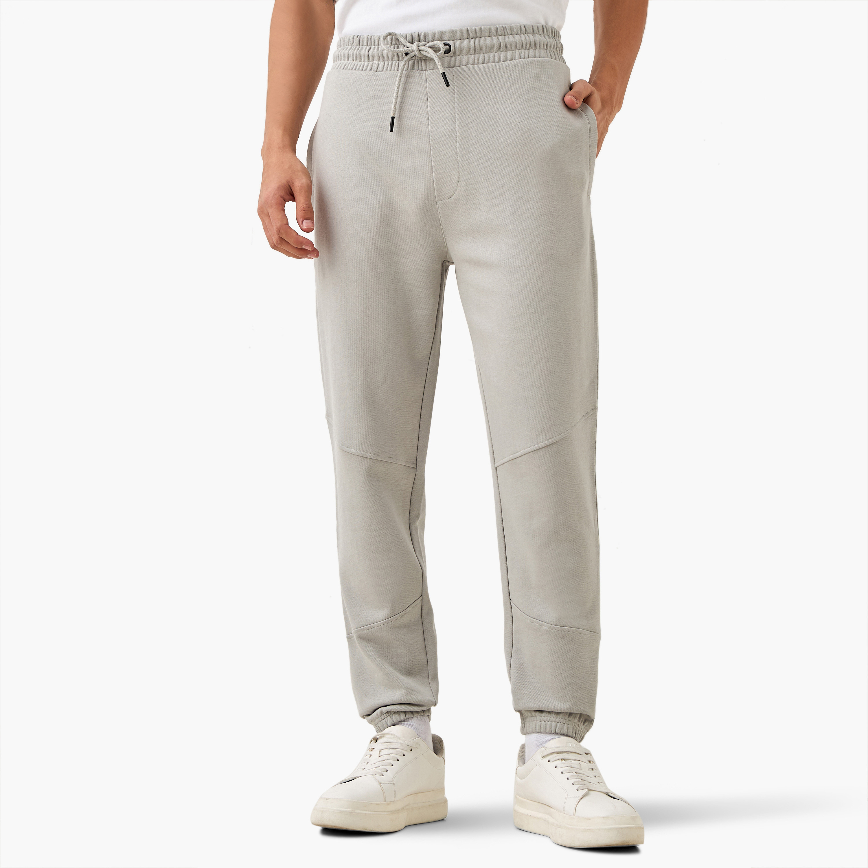 بنطلون رياضي بخصر مرن وتصميم بألواح وجيوب-men-clothing-bottoms-joggers-image-12