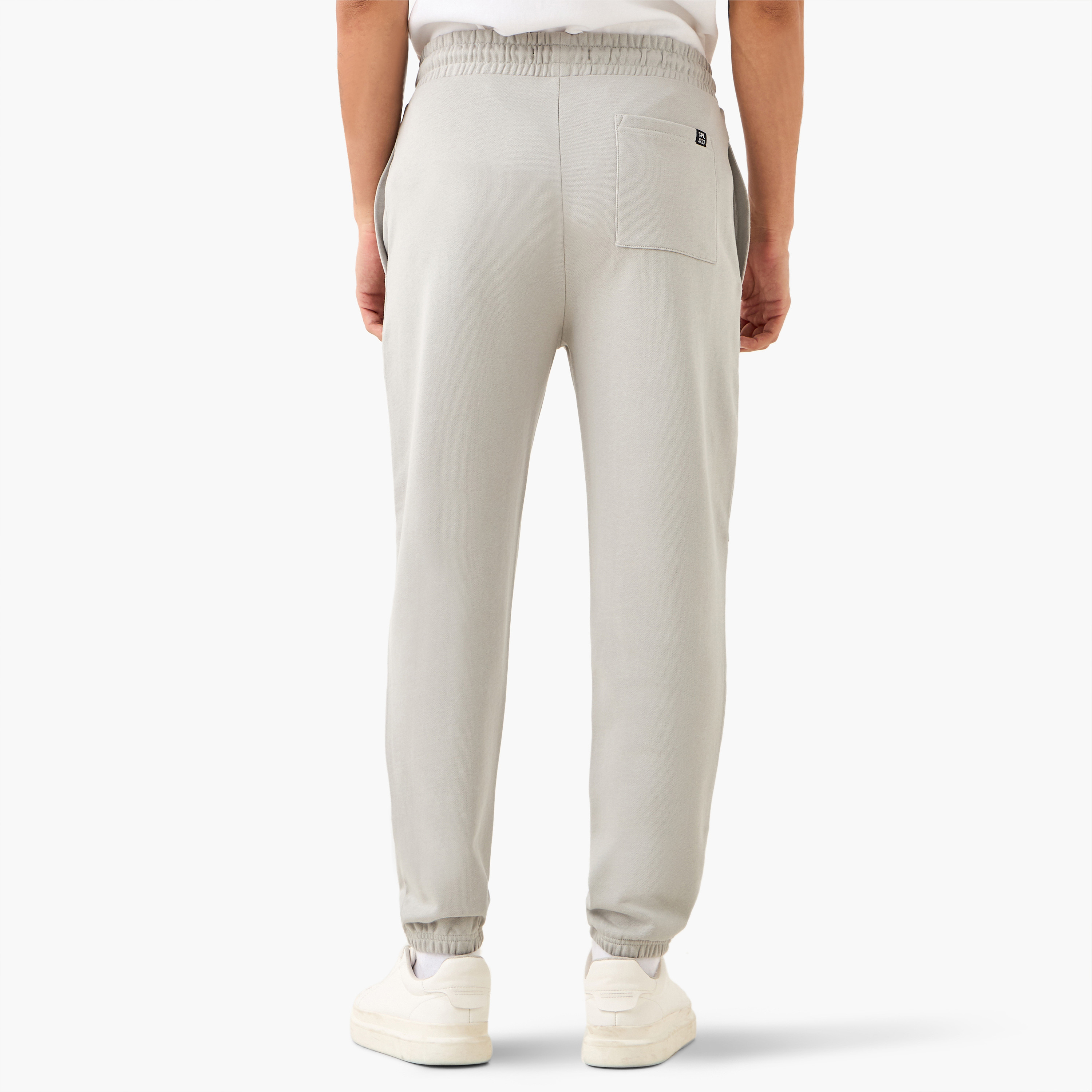 بنطلون رياضي بخصر مرن وتصميم بألواح وجيوب-men-clothing-bottoms-joggers-image-3