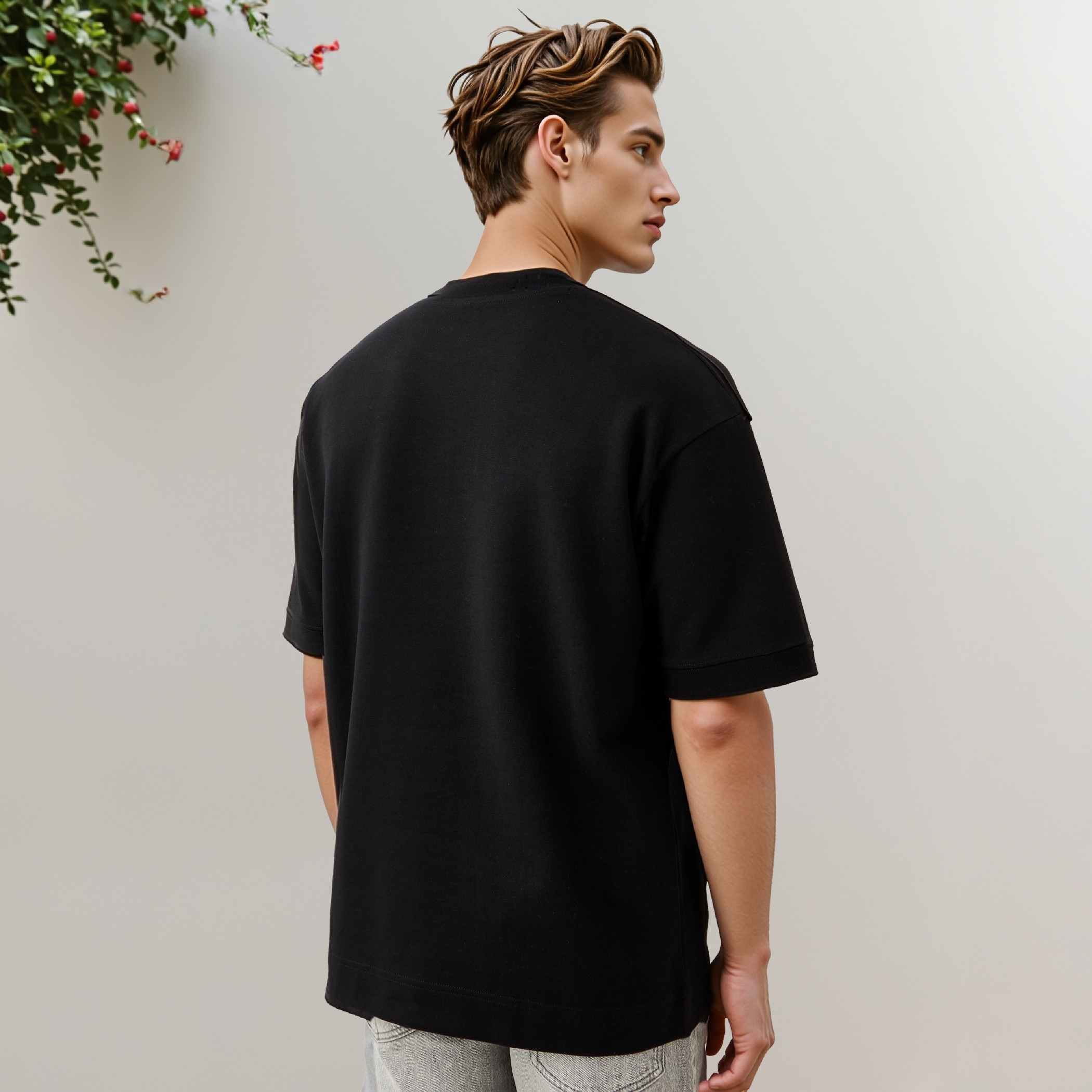 تيشيرت بقصّة عادية وياقة ضيقة وأكمام قصيرة وطبعات-men-clothing-tshirtsandpolos-tshirts-image-8