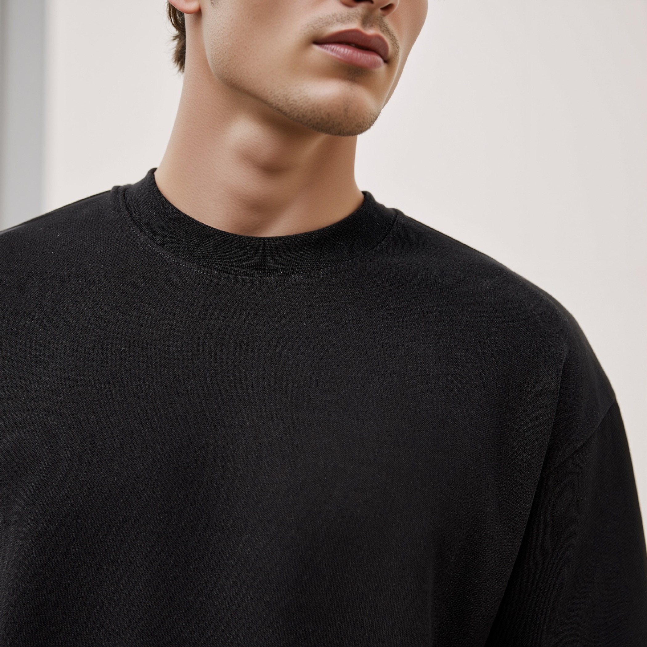تيشيرت بقصّة عادية وياقة ضيقة وأكمام قصيرة وطبعات-men-clothing-tshirtsandpolos-tshirts-image-9