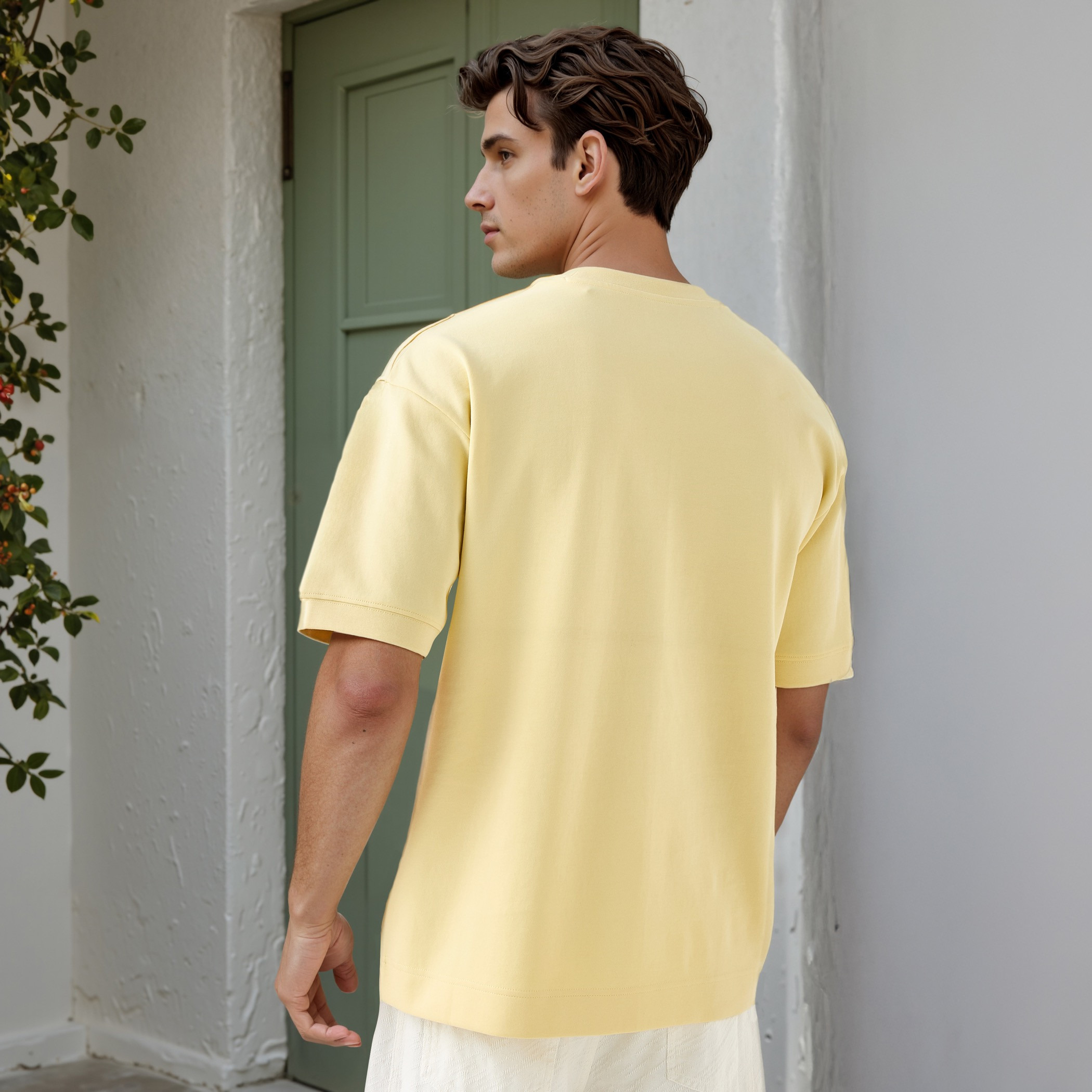 تيشيرت بقصّة عادية وياقة ضيقة وأكمام قصيرة وطبعات-men-clothing-tshirtsandpolos-tshirts-image-33