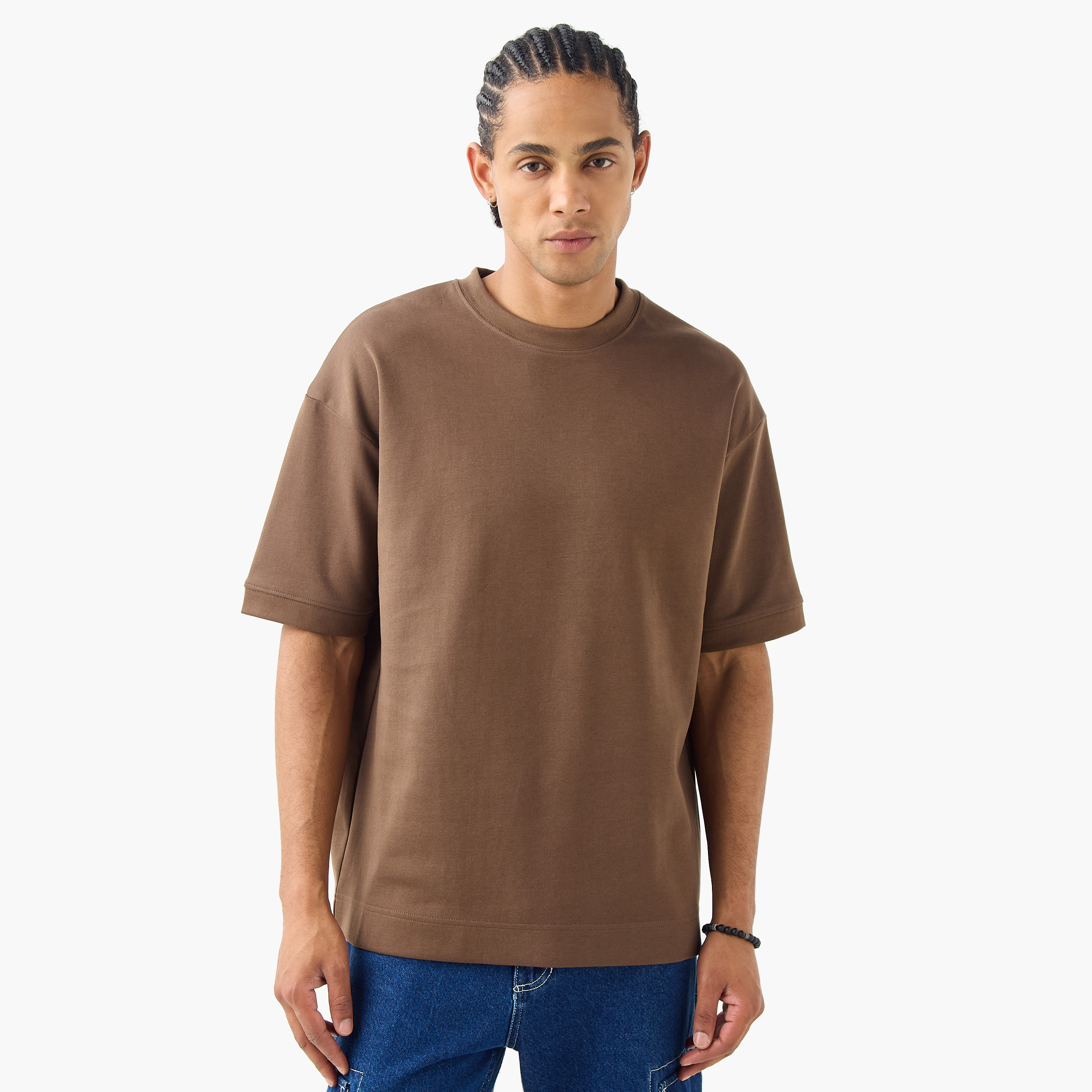 تيشيرت بقصّة عادية وياقة ضيقة وأكمام قصيرة وطبعات-men-clothing-tshirtsandpolos-tshirts-image-1