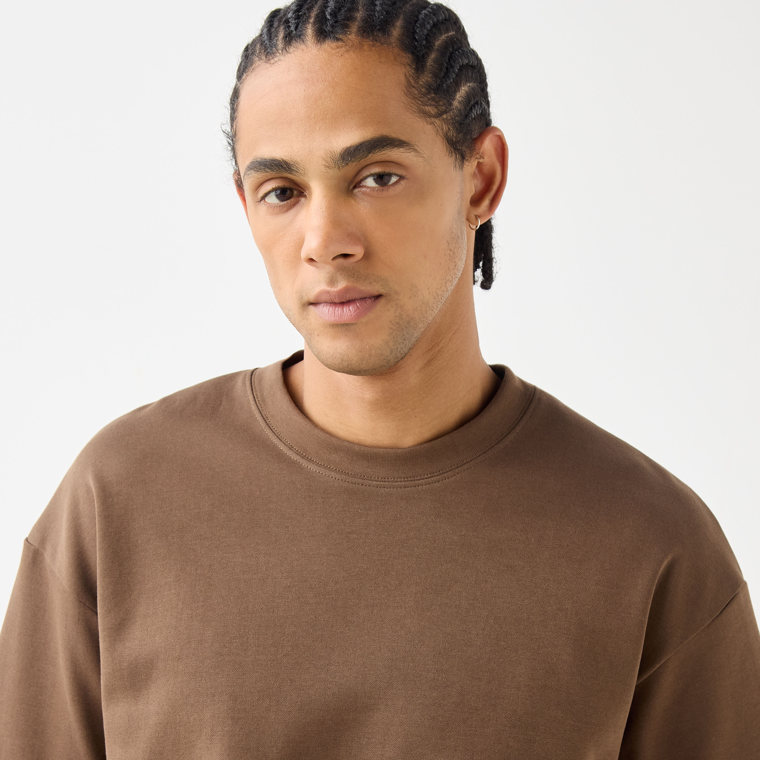 تيشيرت بقصّة عادية وياقة ضيقة وأكمام قصيرة وطبعات-men-clothing-tshirtsandpolos-tshirts-image-4