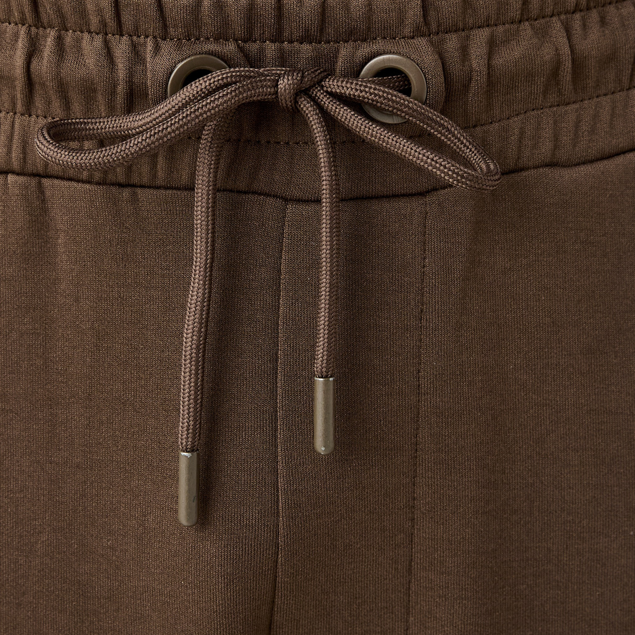 بنطال رياضي بقصة عادية وخصر مرن وجيوب-men-clothing-bottoms-joggers-image-18
